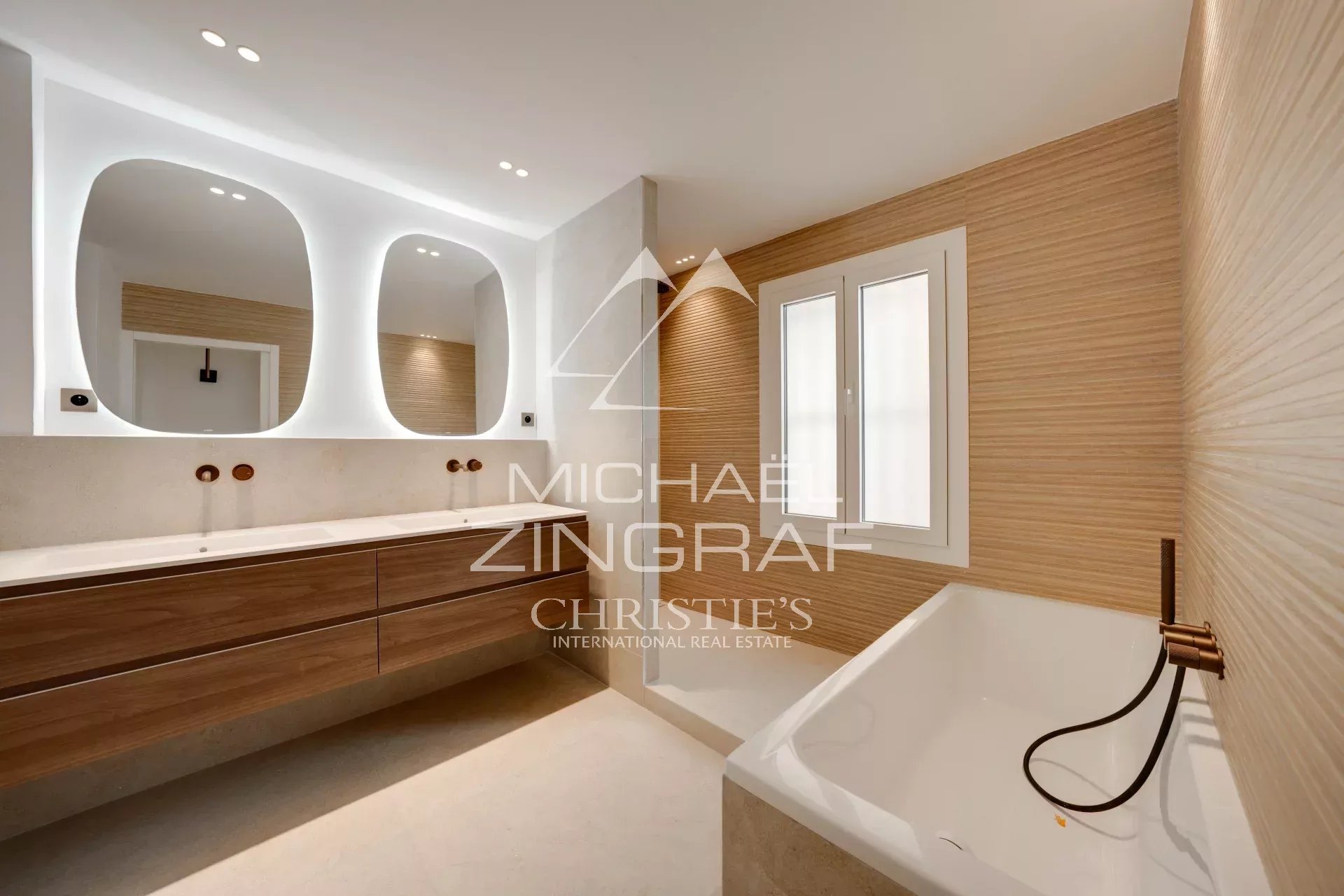 EXCLUSIF - CARRÉ D'OR APPARTEMENT D'EXCEPTION AVEC JARDIN