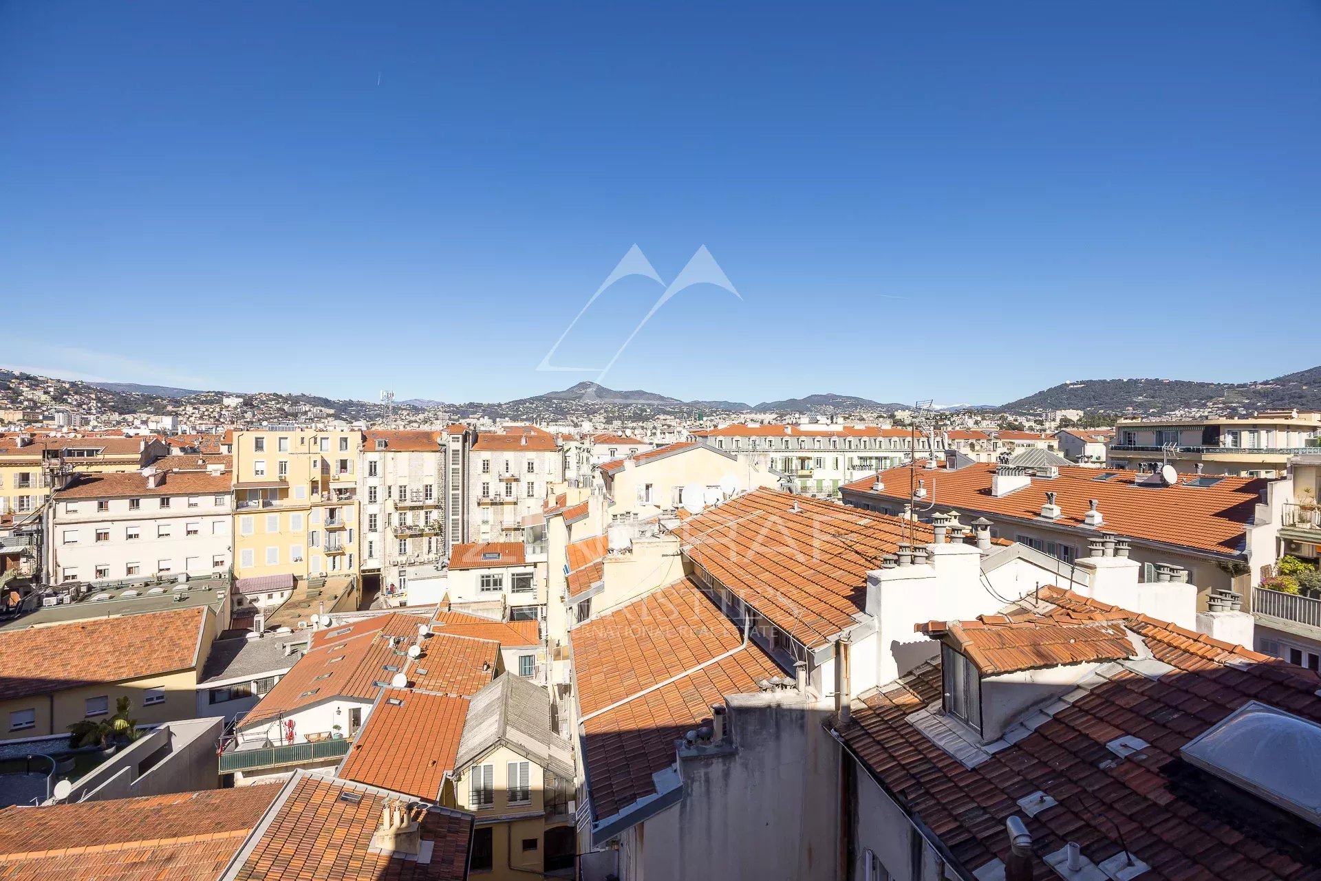 EXCEPTIONAL TOP-FLOOR APARTMENT ON AVENUE DE SUEDE