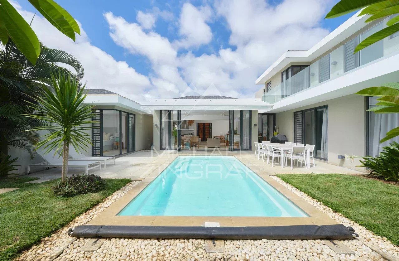 Villa avec piscine dans une résidence sécurisée à Péreybère