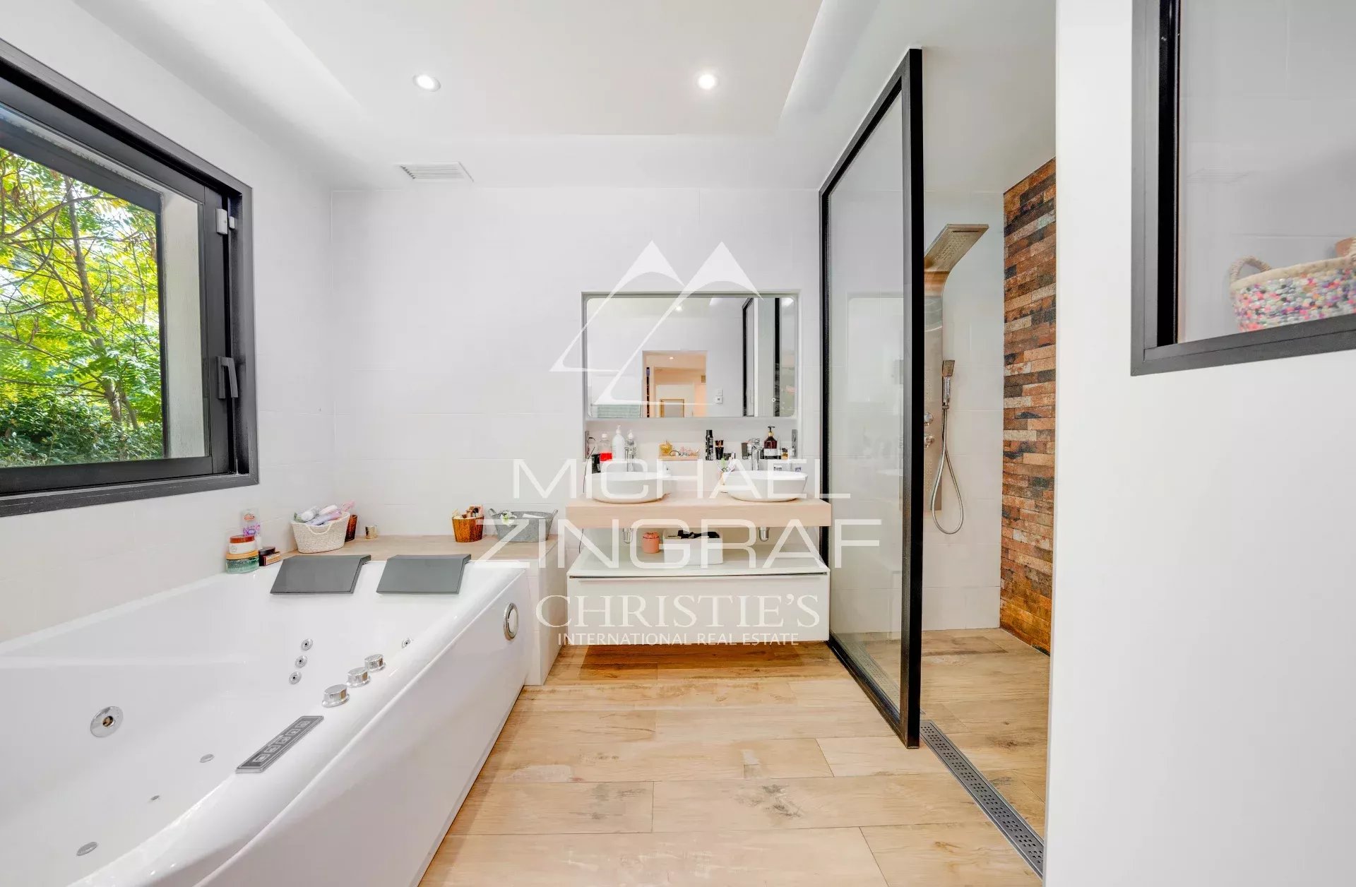 Maison avec piscine au calme absolu en pleine colline