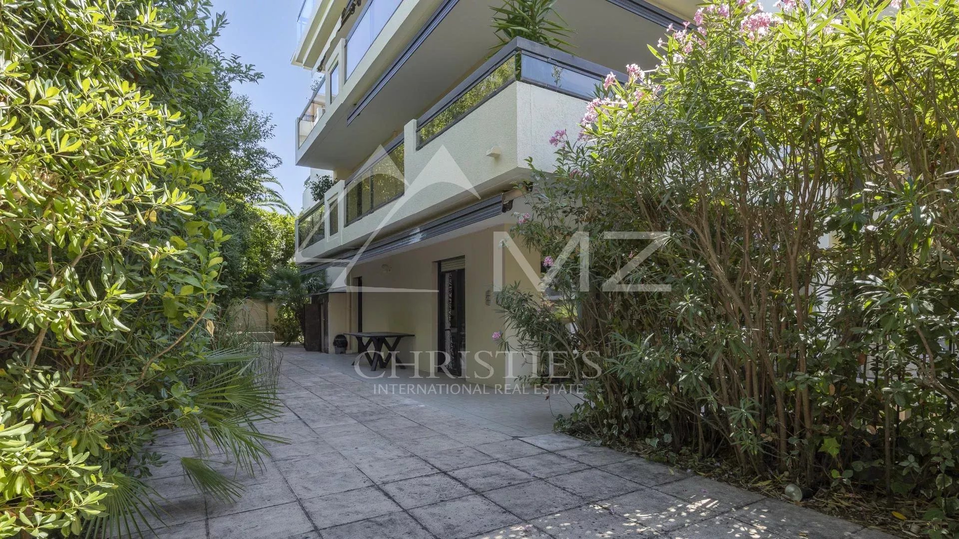 Quartier Montrose, 3-Zimmer-Wohnung mit 148m2 Garten