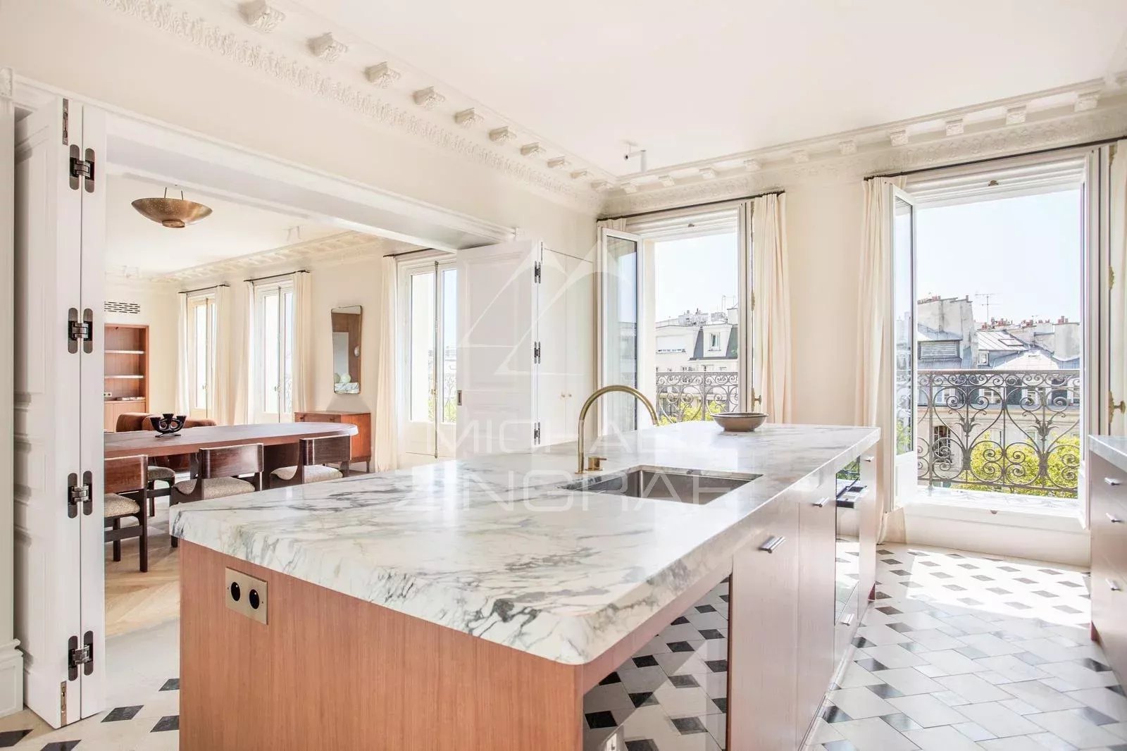 To sell - 3 Mastersuites - Perfect condition  - Odéon