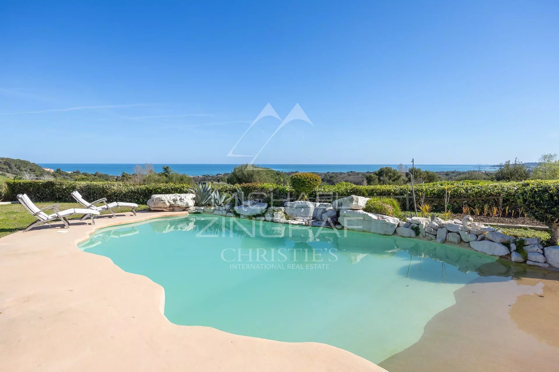 Villa d’exception au cœur d’un domaine prestigieux sur la Côte d’Azur – à seulement 12 minutes de l’aéroport international de Nice