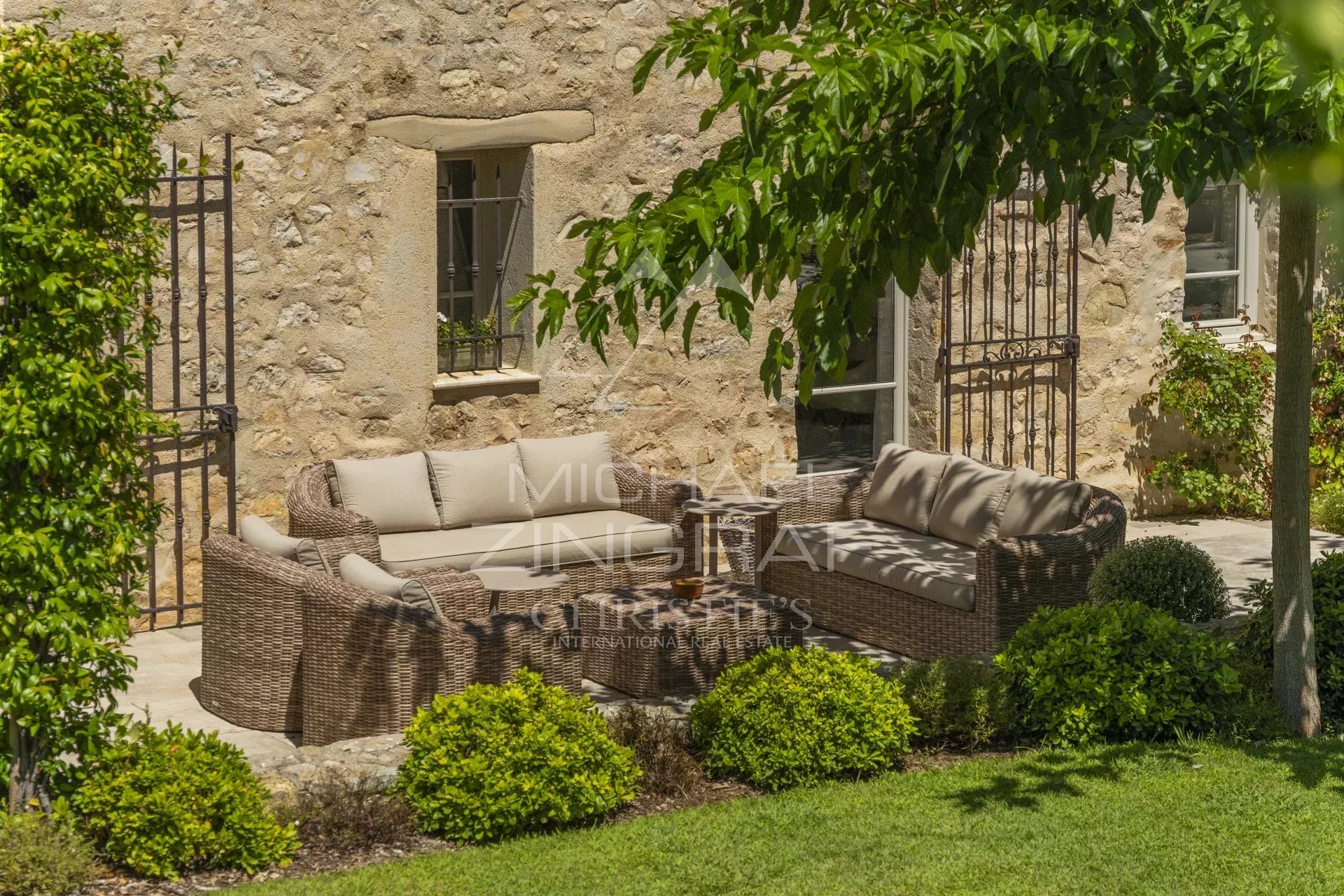 Valbonne village à pied – Bastide historique entièrement repensée