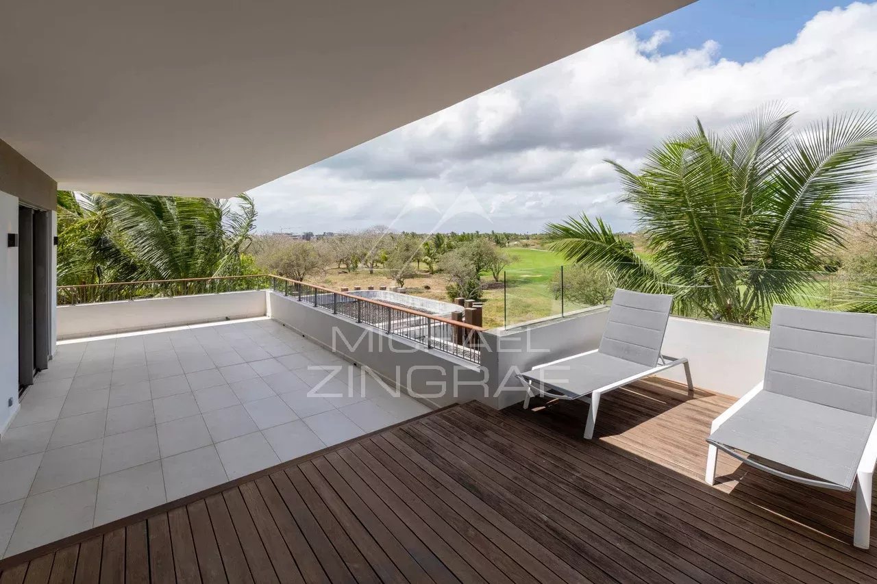 Penthouse with Golf View – Mont Choisy