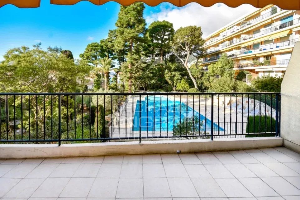 Renovierungsbedürftige Wohnung – 3 Zimmer – 93 m² – Gesicherte Wohnanlage, in Meeresnähe