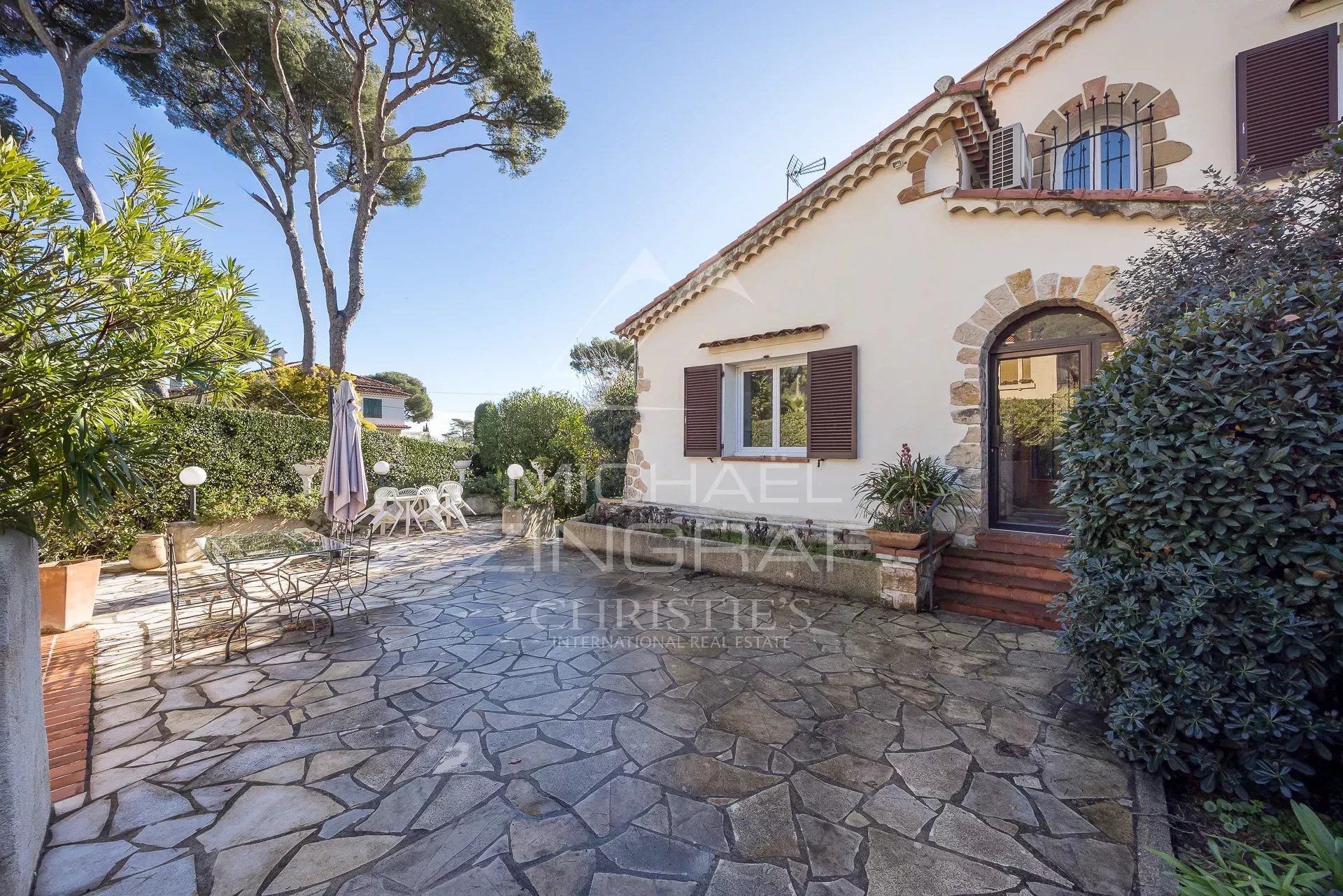 Élégante villa avec jardin bucolique au Cap d’Antibes