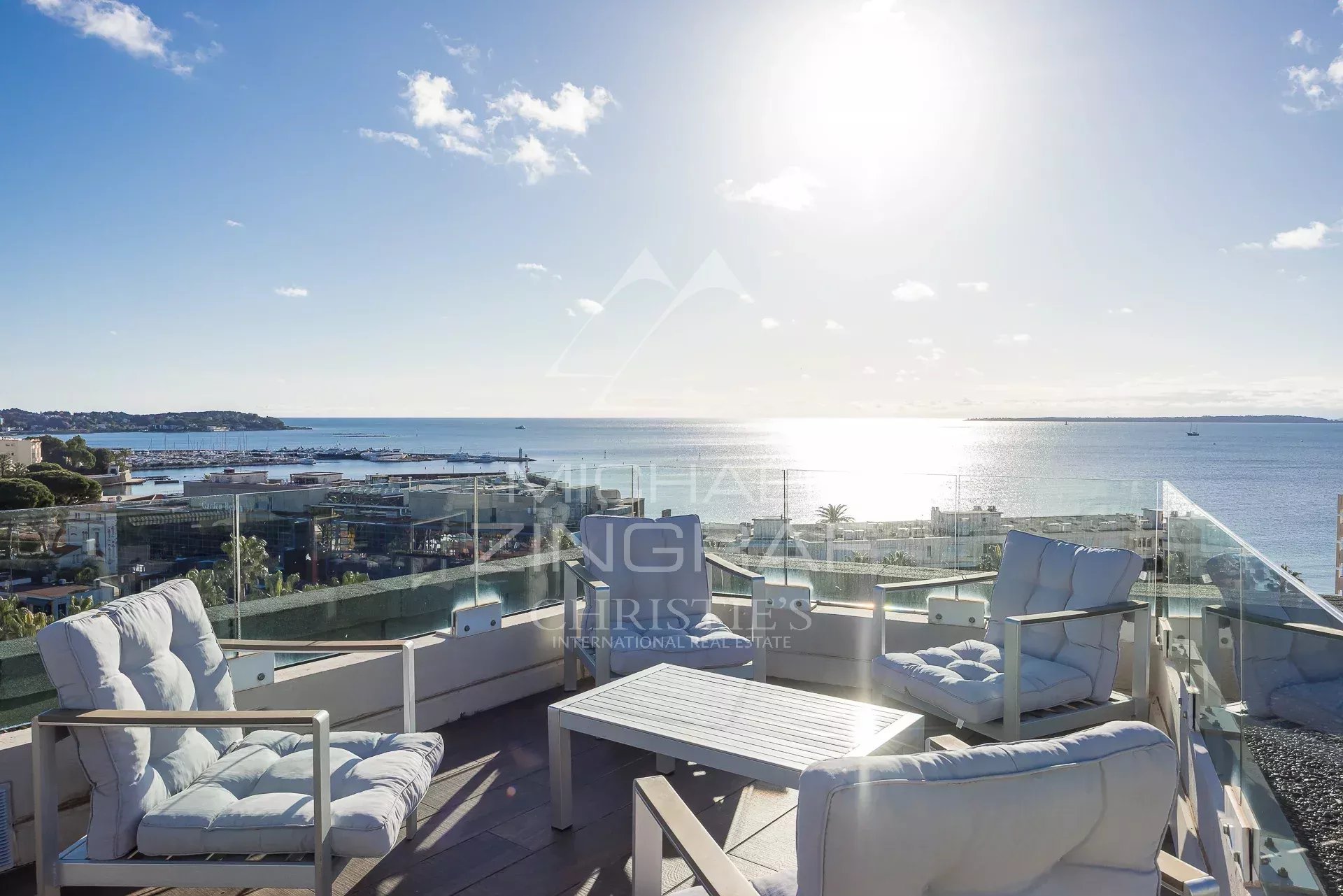 Exceptionnel – Dernier étage avec toit-terrasse, hypercentre Juan-les-Pins