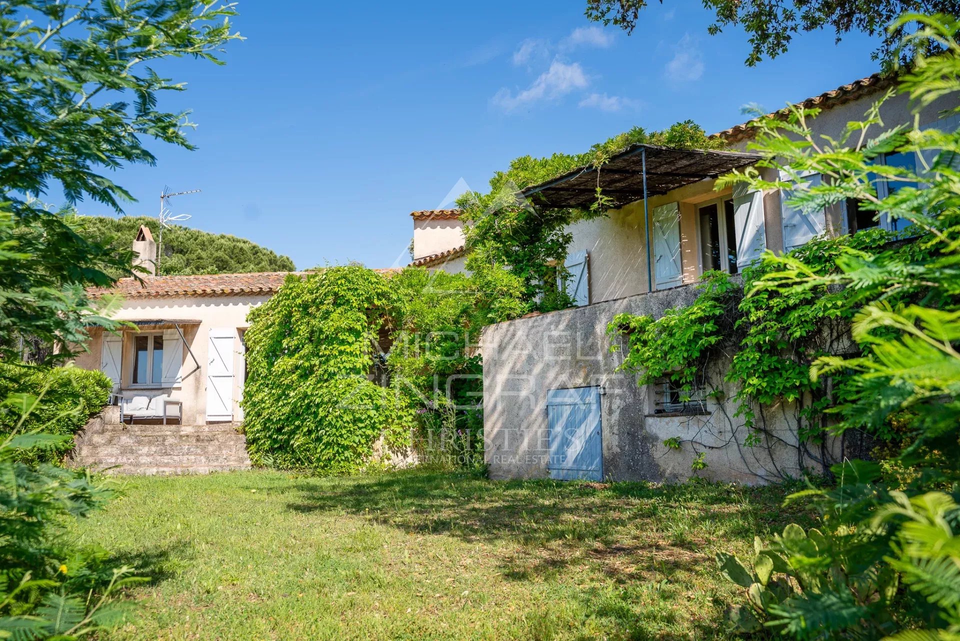 Ramatuelle – Vue imprenable sur la mer et le village