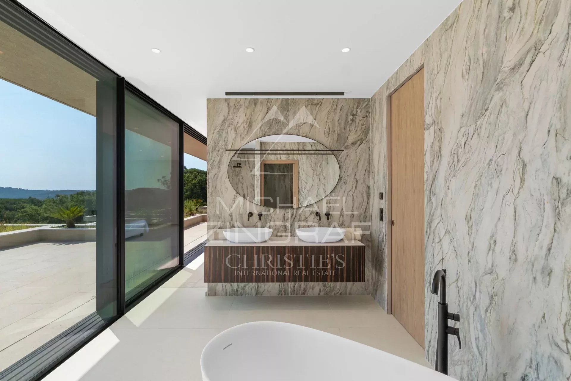 Exceptional Villa in Pampelonne – Elegance and Privacy