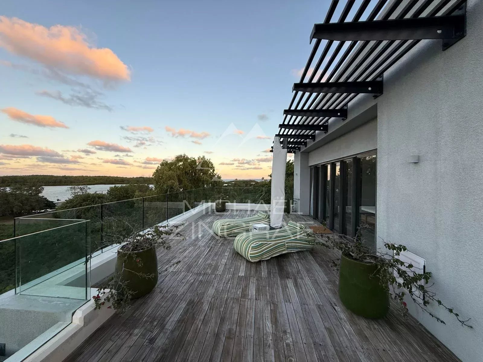 Penthouse d’Exception avec Vue Mer