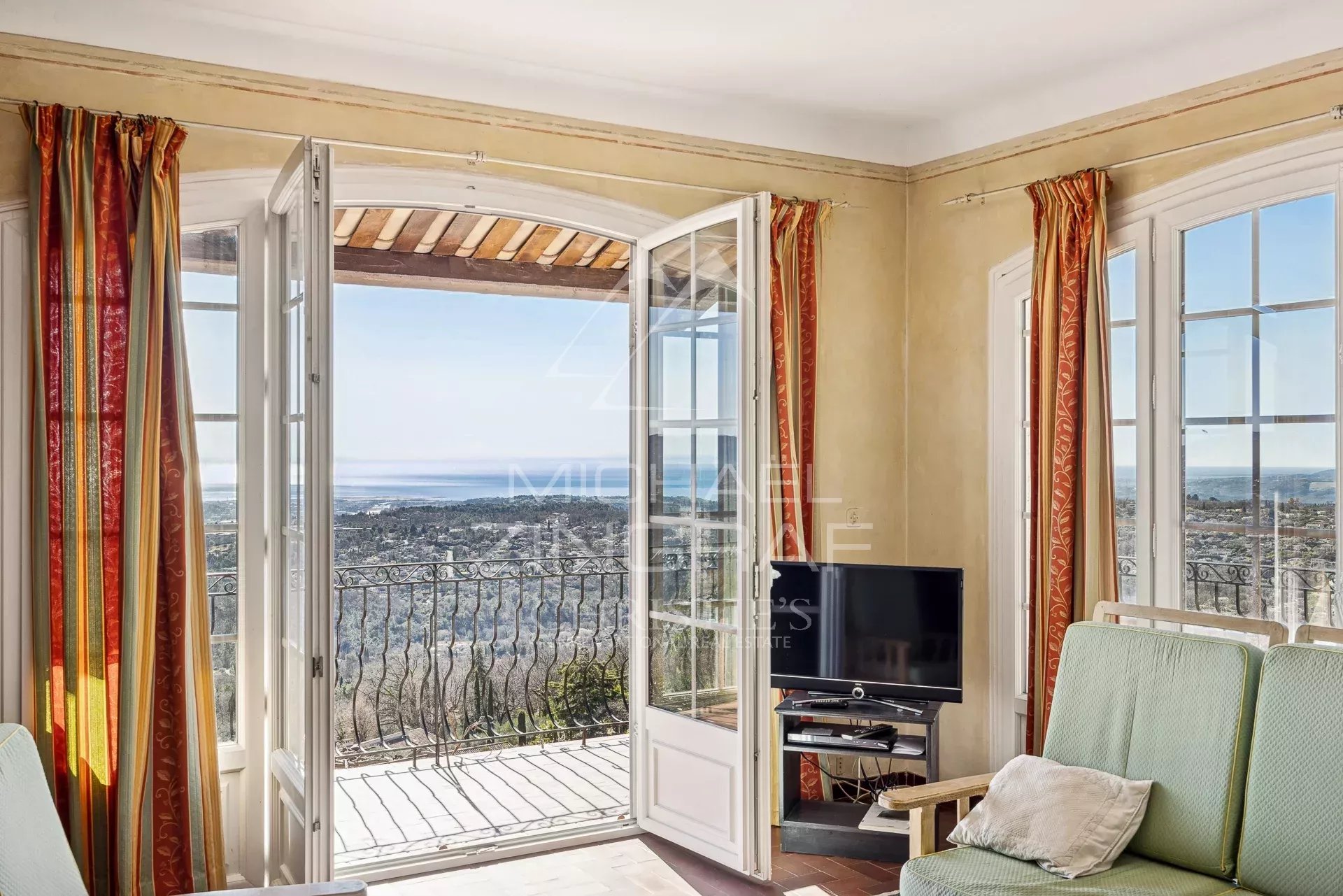 In der Nähe von Saint-Paul-de-Vence - Anwesen mit Panoramablick auf das Meer