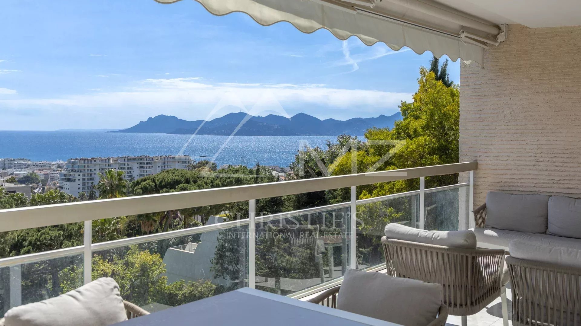 Superbe 3 pièces vue mer panoramique dans résidence de Prestige
