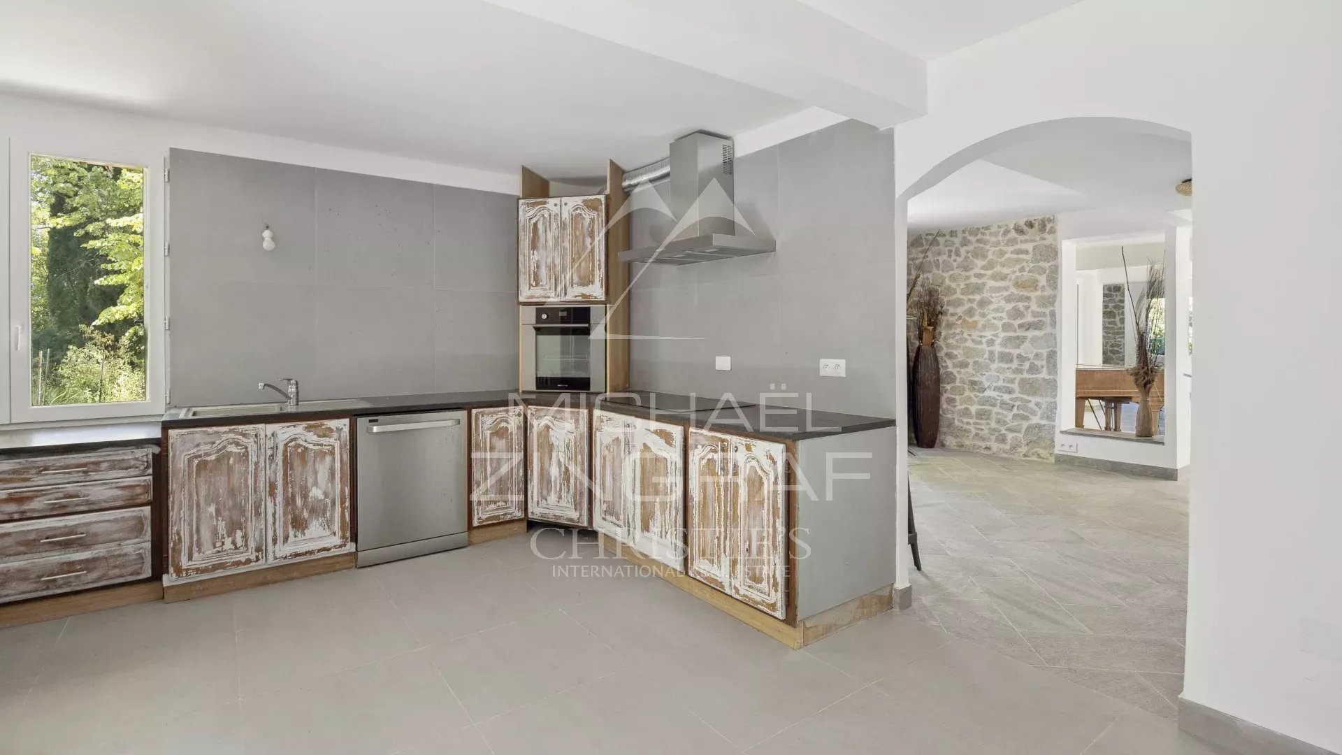 In der Nähe von Cannes West – Authentisches Steinhaus auf einem Grundstück von über 1,3 Hektar