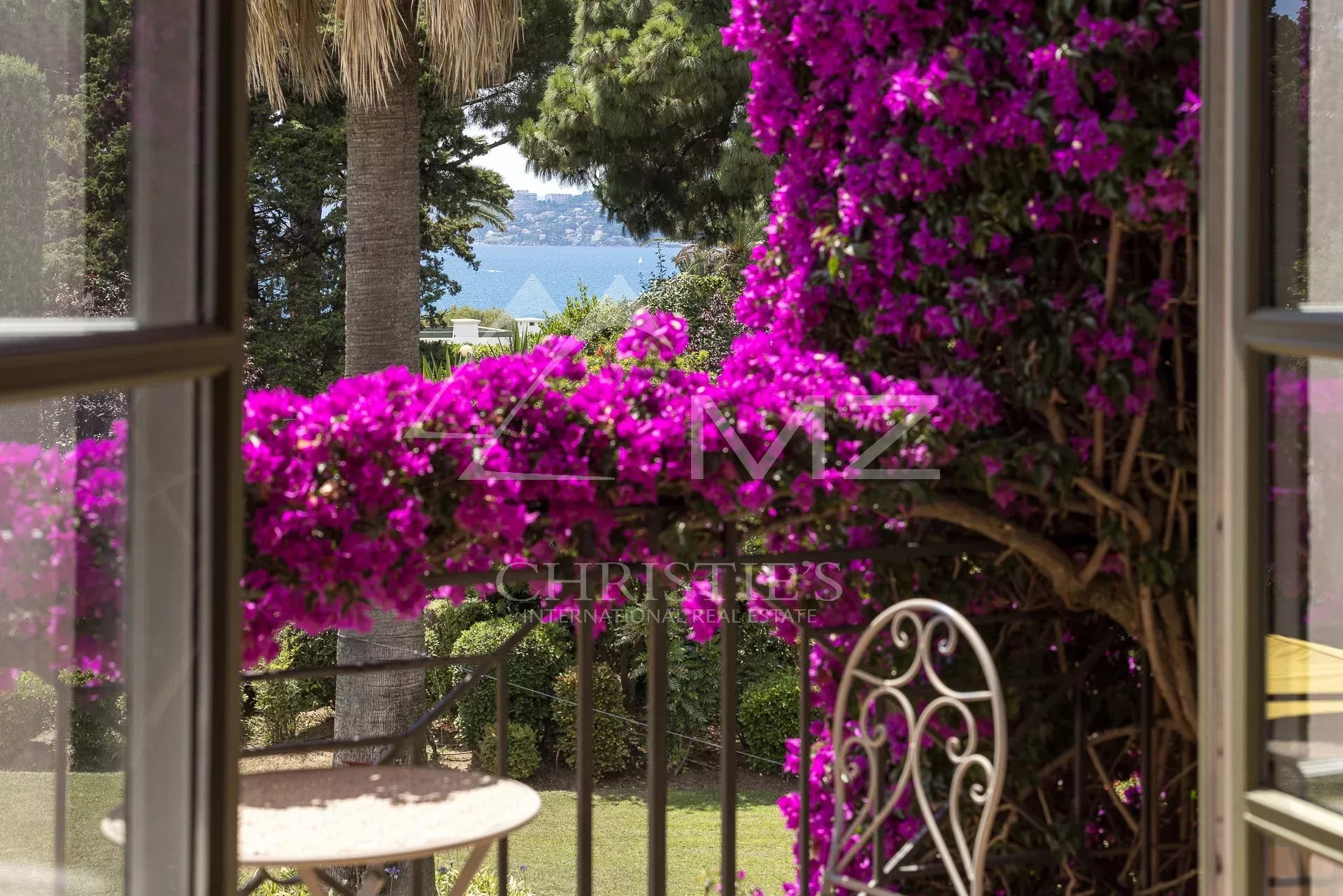 Exclusive Domain Properties in Cap d'Antibes west side with 4873 m2 landscaped park