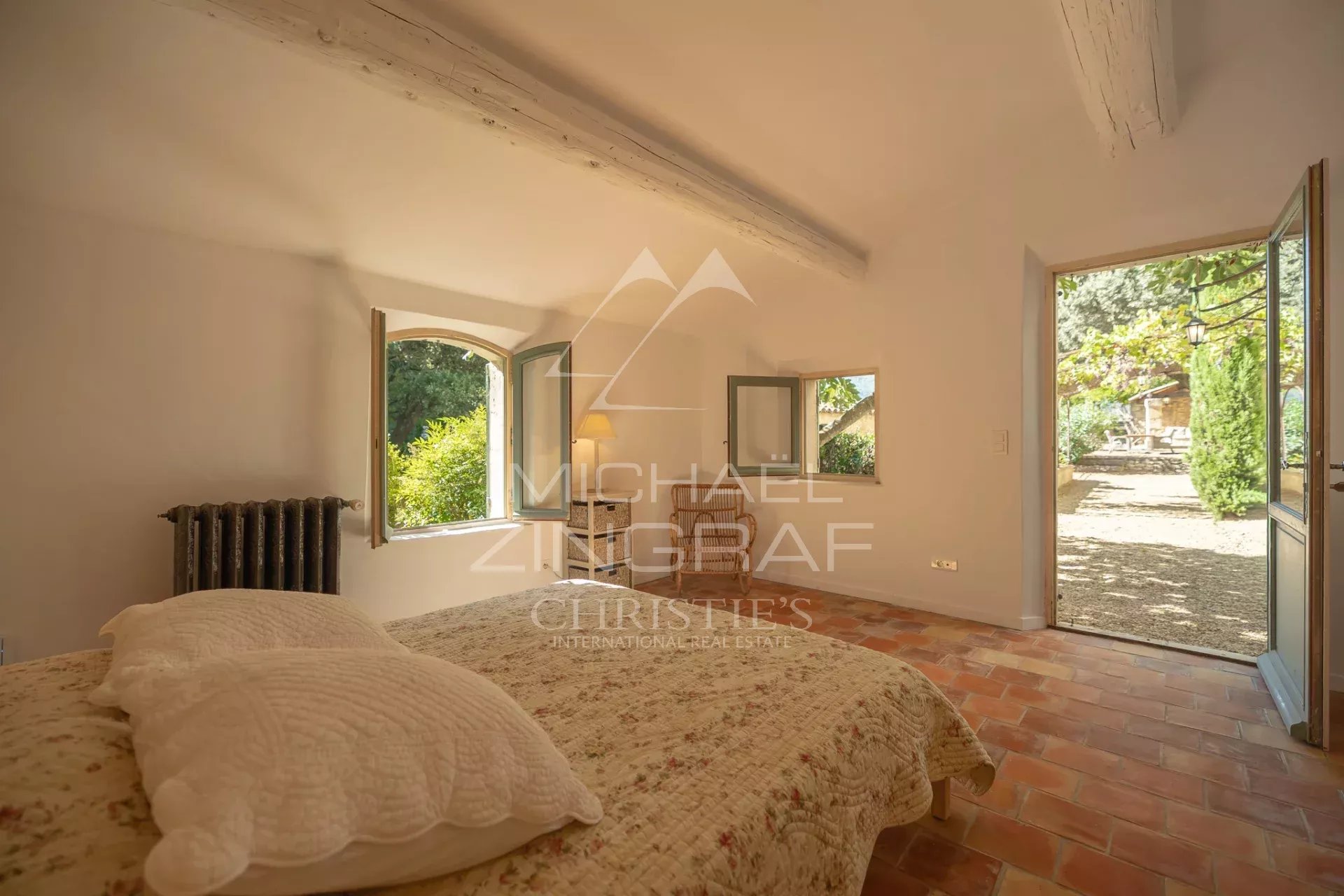 Exclusivité - Propriété troglodyte unique au cœur du Luberon