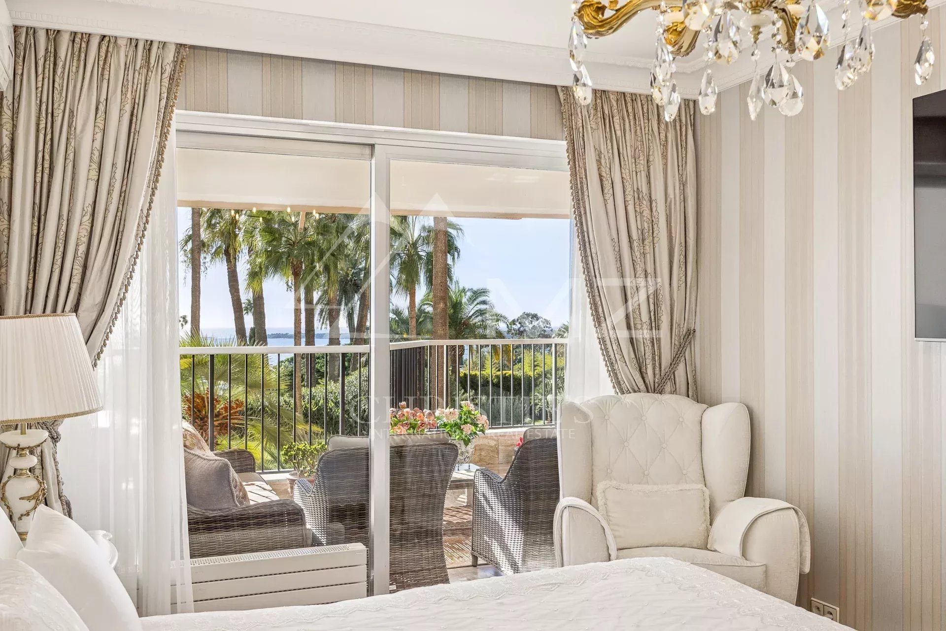 Hervorragende 4-Zimmer-Wohnung in einer prestigeträchtigen Residenz