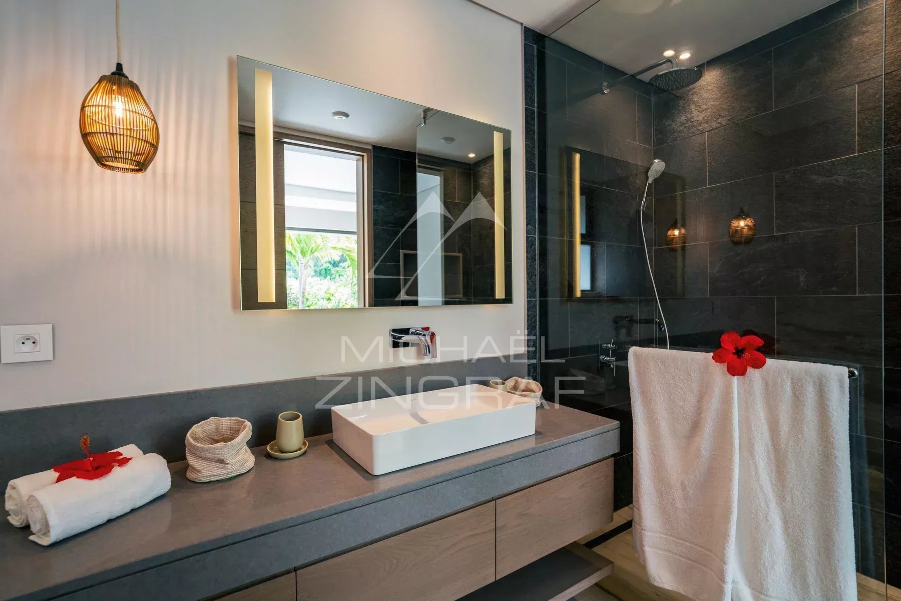 Villa d’Exception avec Vues Panoramiques à Anahita