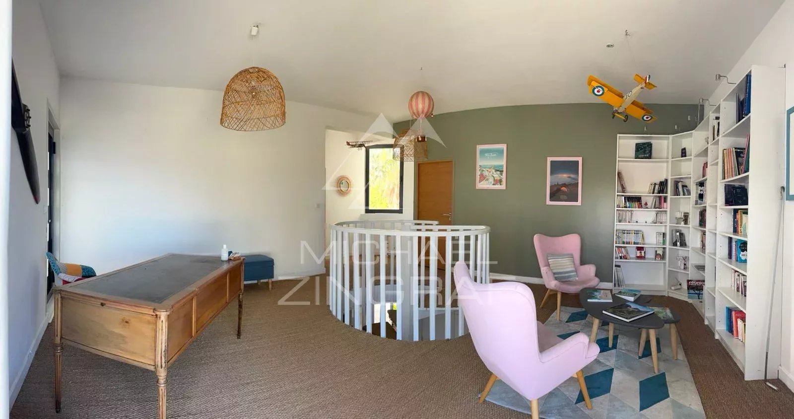 Prestigevilla mit unabhängigen Studios und außergewöhnlichem Ausblick