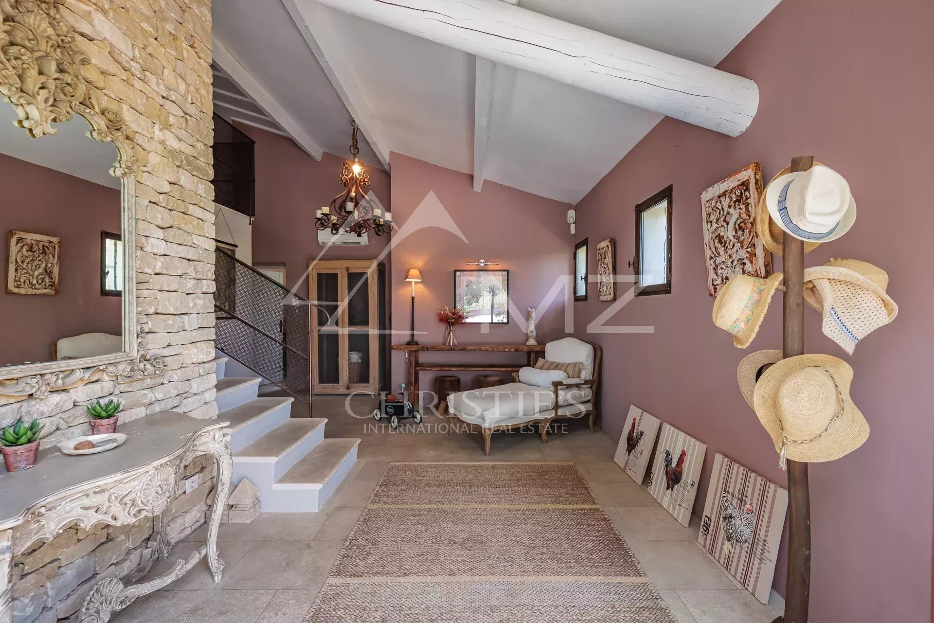 Gordes  - Beautiful stone house on a plot suitable for building, with a swimming pool