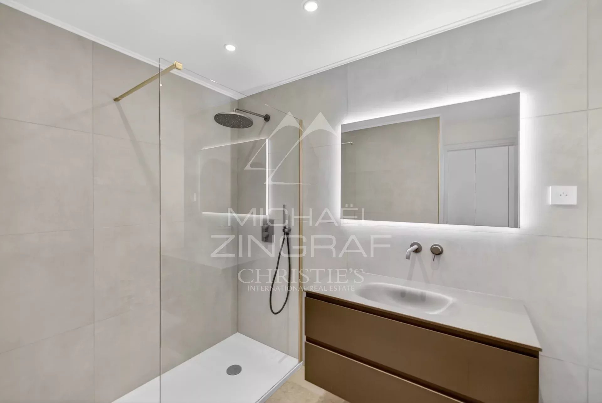 Villefranche-sur-mer - Wunderschöne, renovierte 3-Zimmer-Wohnung mit Keller und Parkplatz