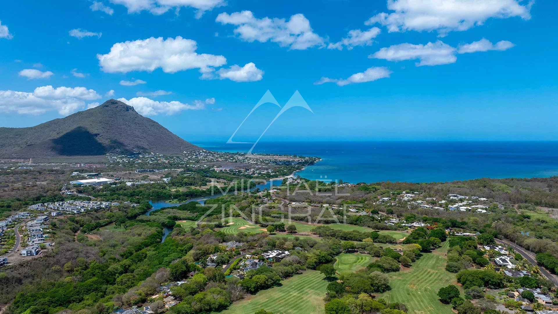 Exklusive Villa in Tamarina, Golf und Bergblick