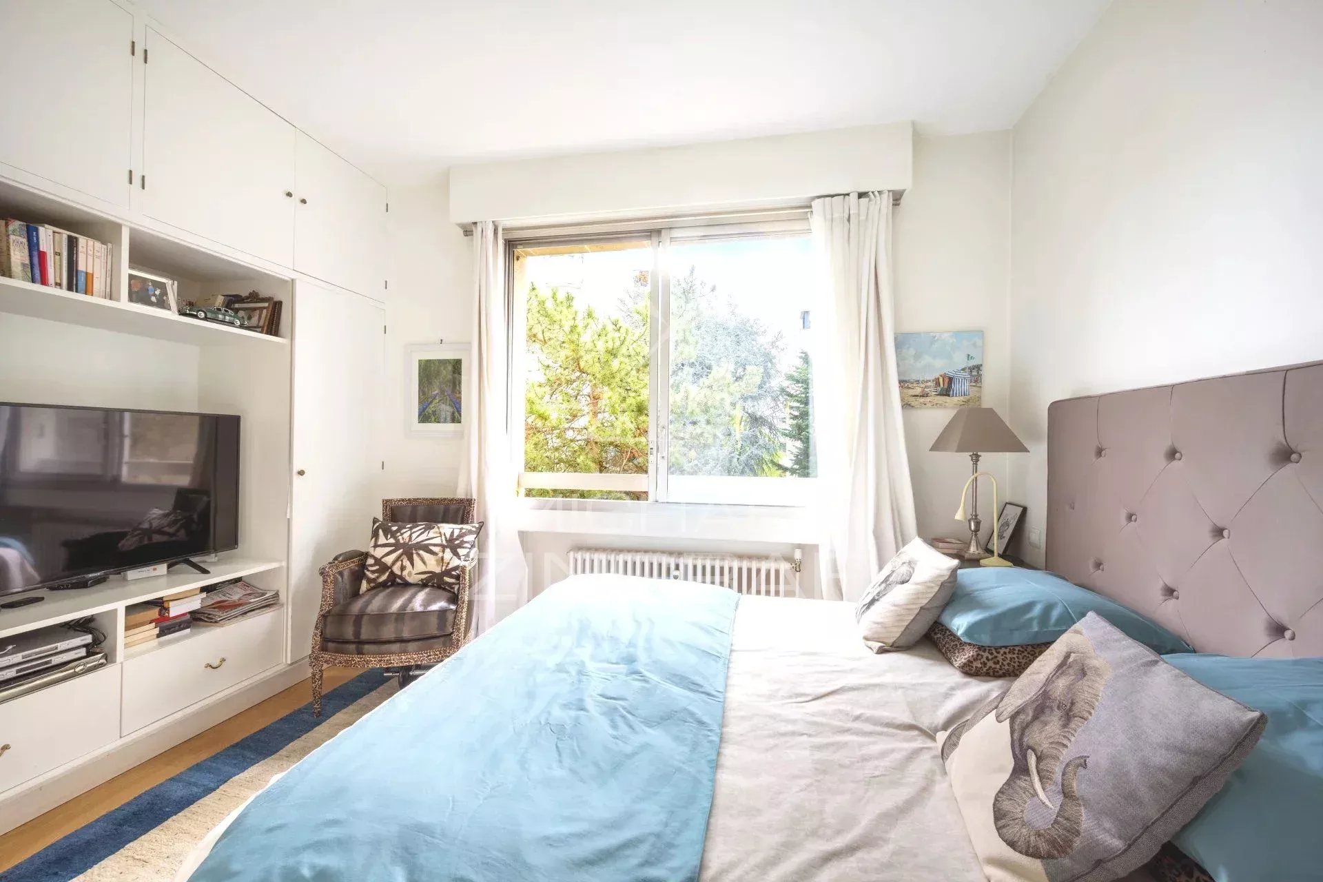 A VENDRE VIAGER SANS RENTE - 3 Chambres - Parfait état - Clair