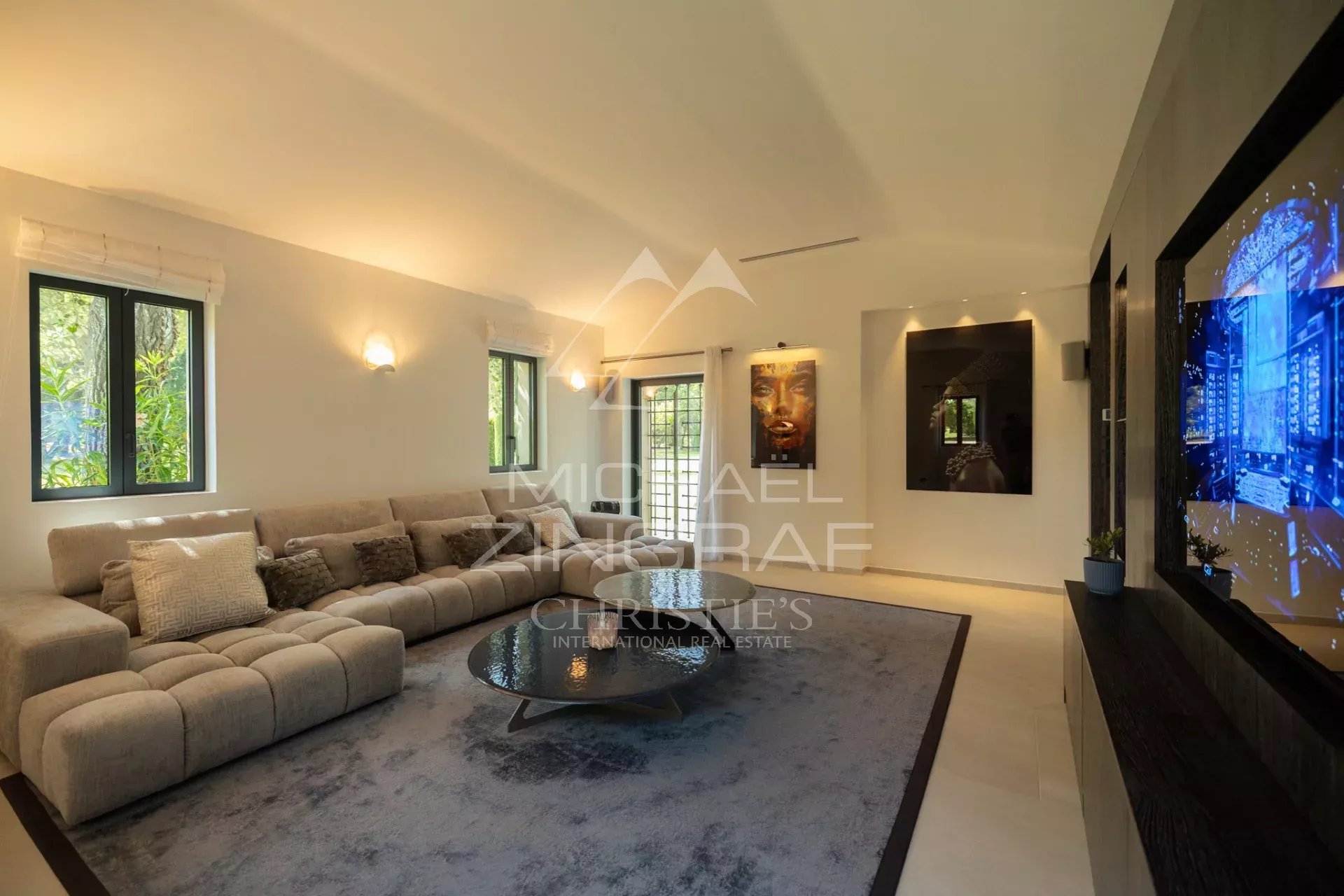 Außergewöhnliches Anwesen in der Nähe von L’Isle-sur-la-Sorgue, inmitten eines 15 Hektar großen, umzäunten Parks mit Baumbestand