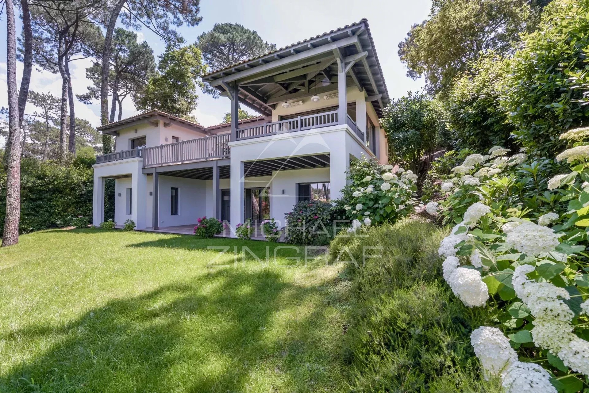 VILLA DAS OBSERVATORIUM MIT MEERBLICK PYLA AUF DEM MEER