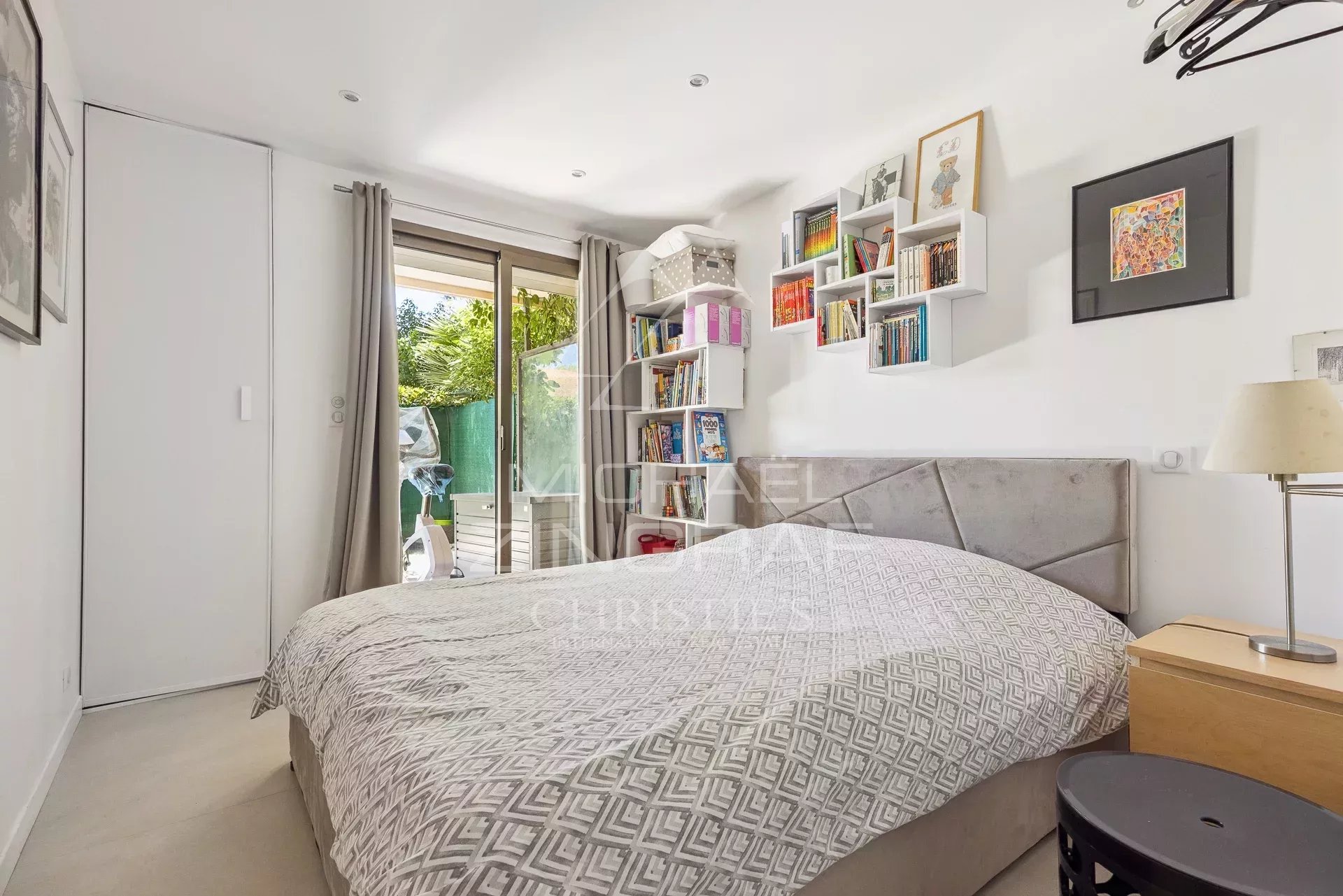 EXKLUSIV – Außergewöhnliche Immobilie am Eingang zum Cap d’Antibes – Résidence Château de la Pinède