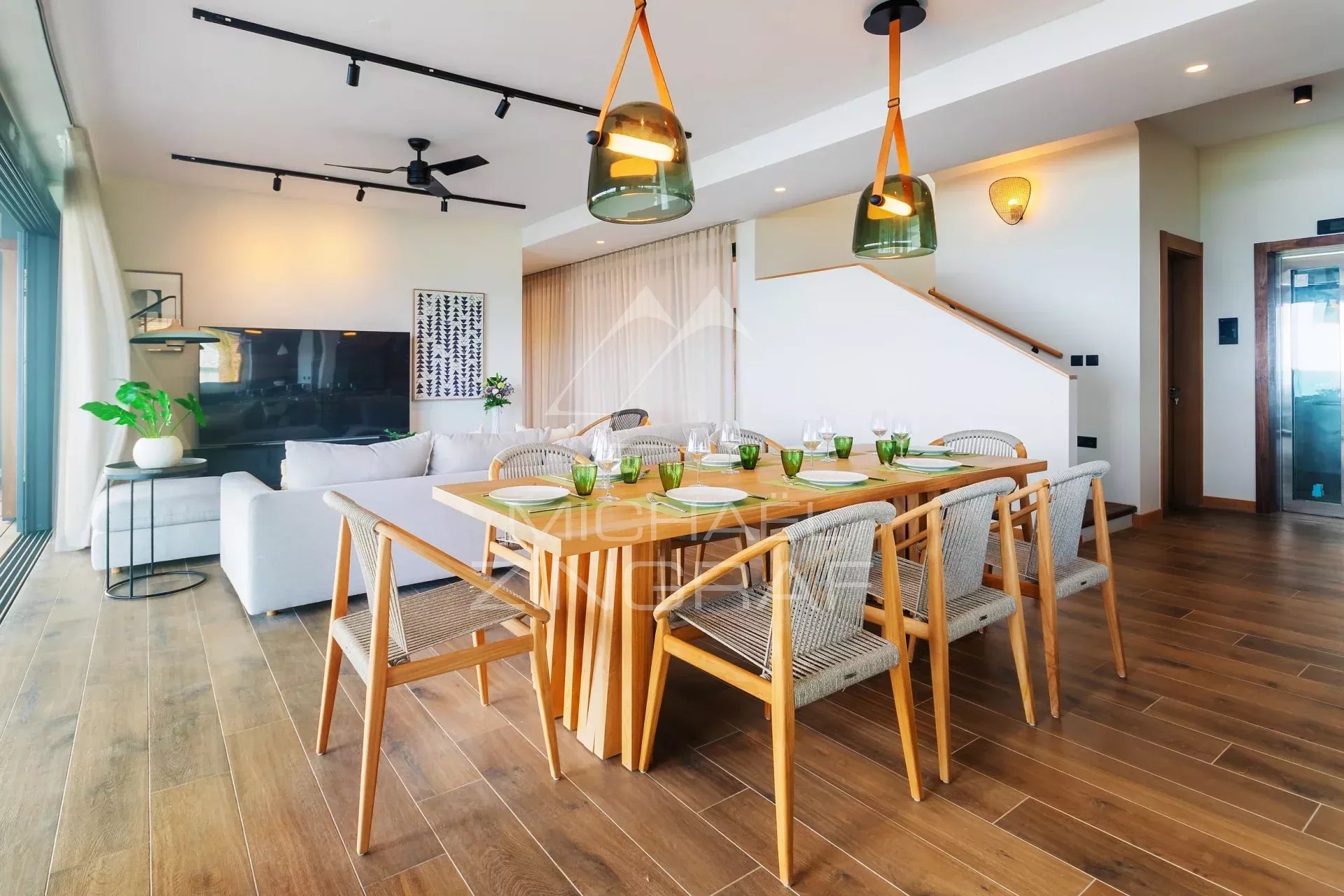 Puppen 5 -Bedroom Villa - Black Riviere