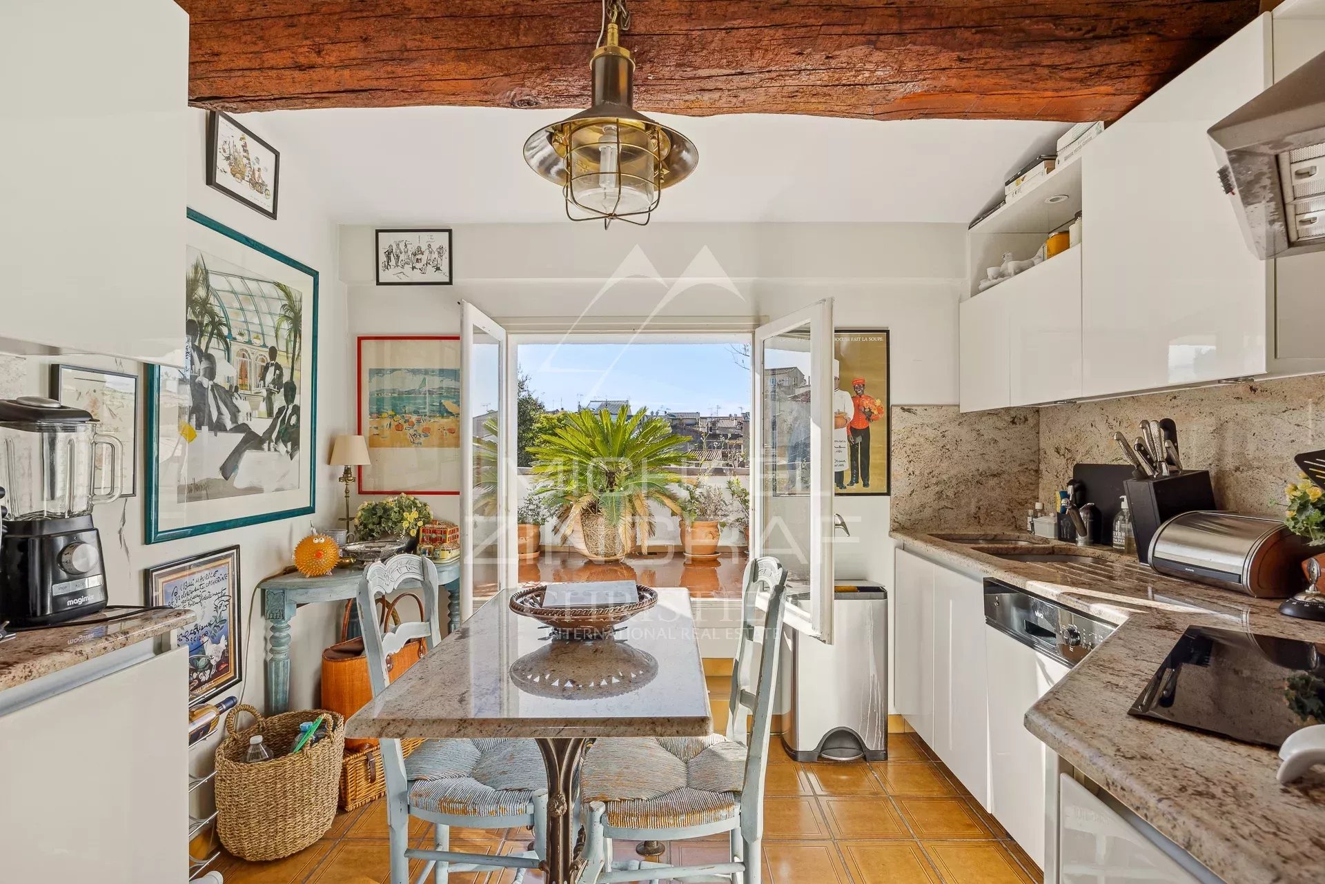 Appartement d’exception – Vieille Ville d’Antibes – Dernier étage – Terrasses – Vue panoramique