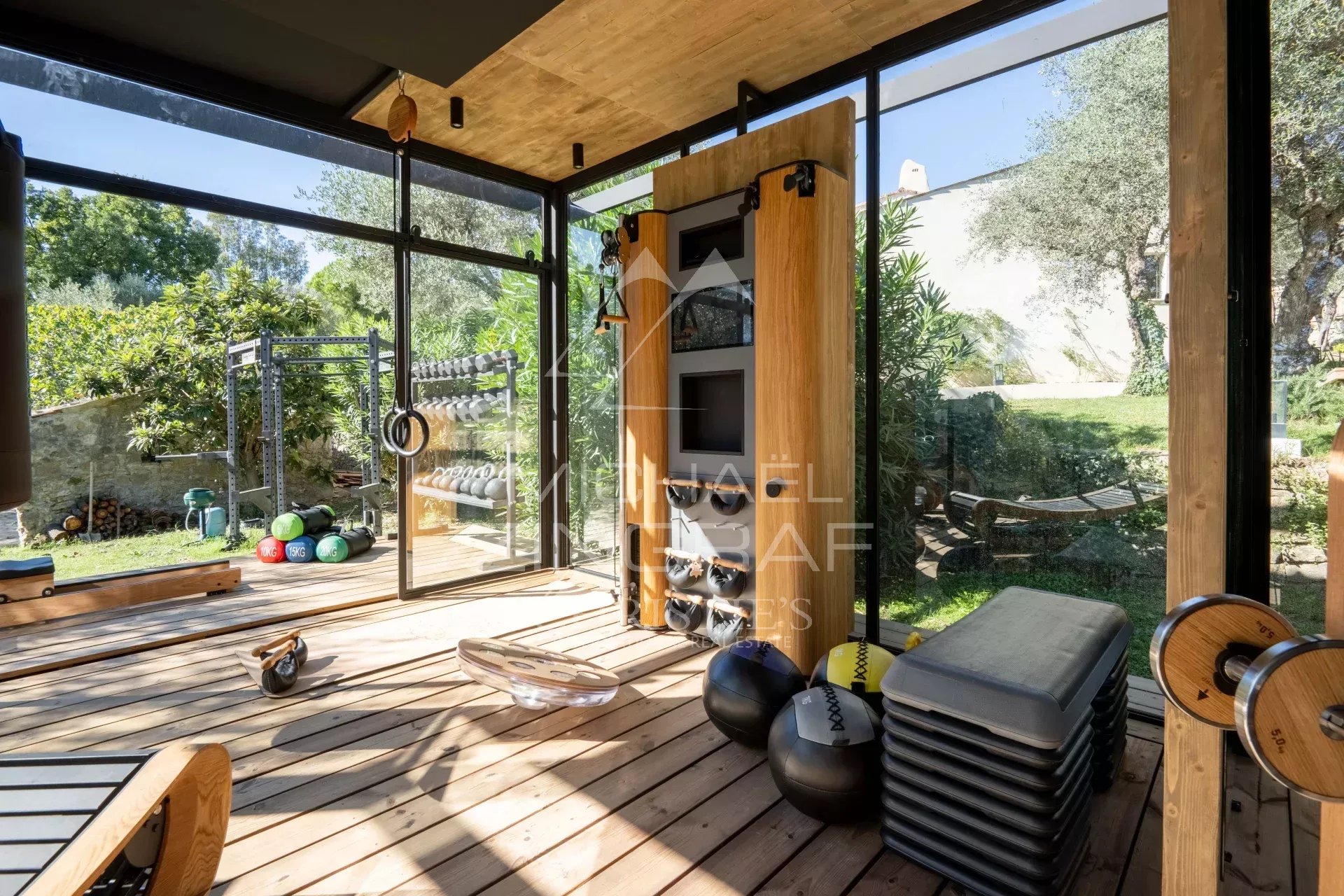 Proche Valbonne – Superbe propriété entièrement rénovée – 5 chambres