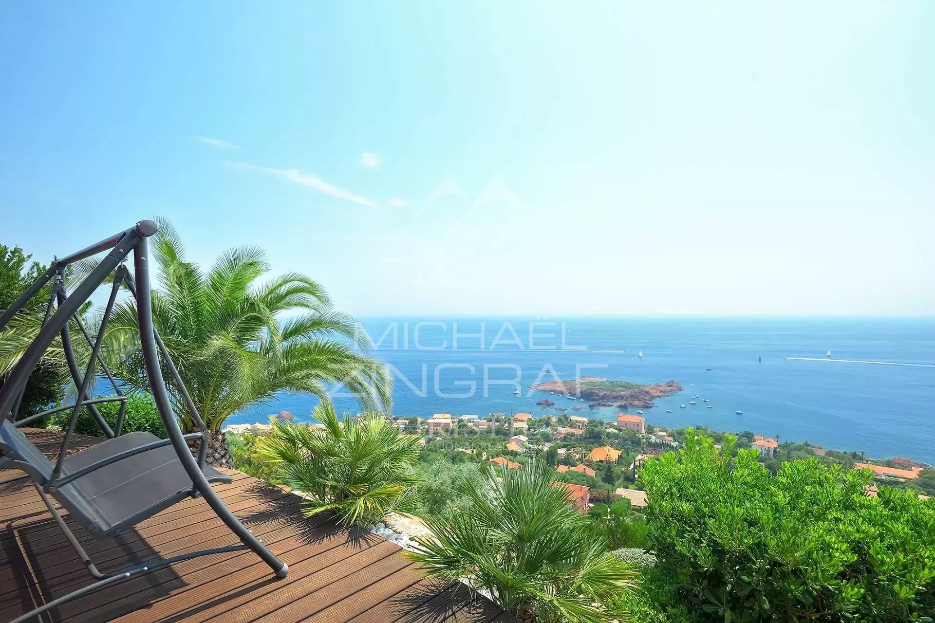 EXKLUSIV IM GEMEINSCHAFTSAUFTRAG – VILLA MIT MEERBLICK ZWISCHEN SAINT-RAPHAËL UND CANNES