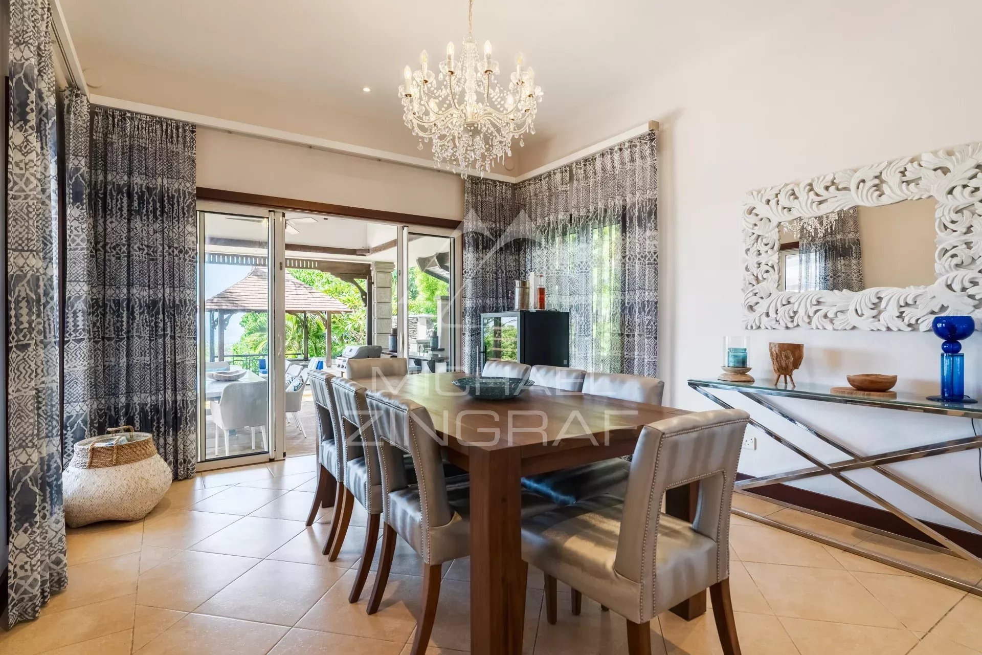 Villa d’exception avec vue panoramique sur l’océan à Valriche