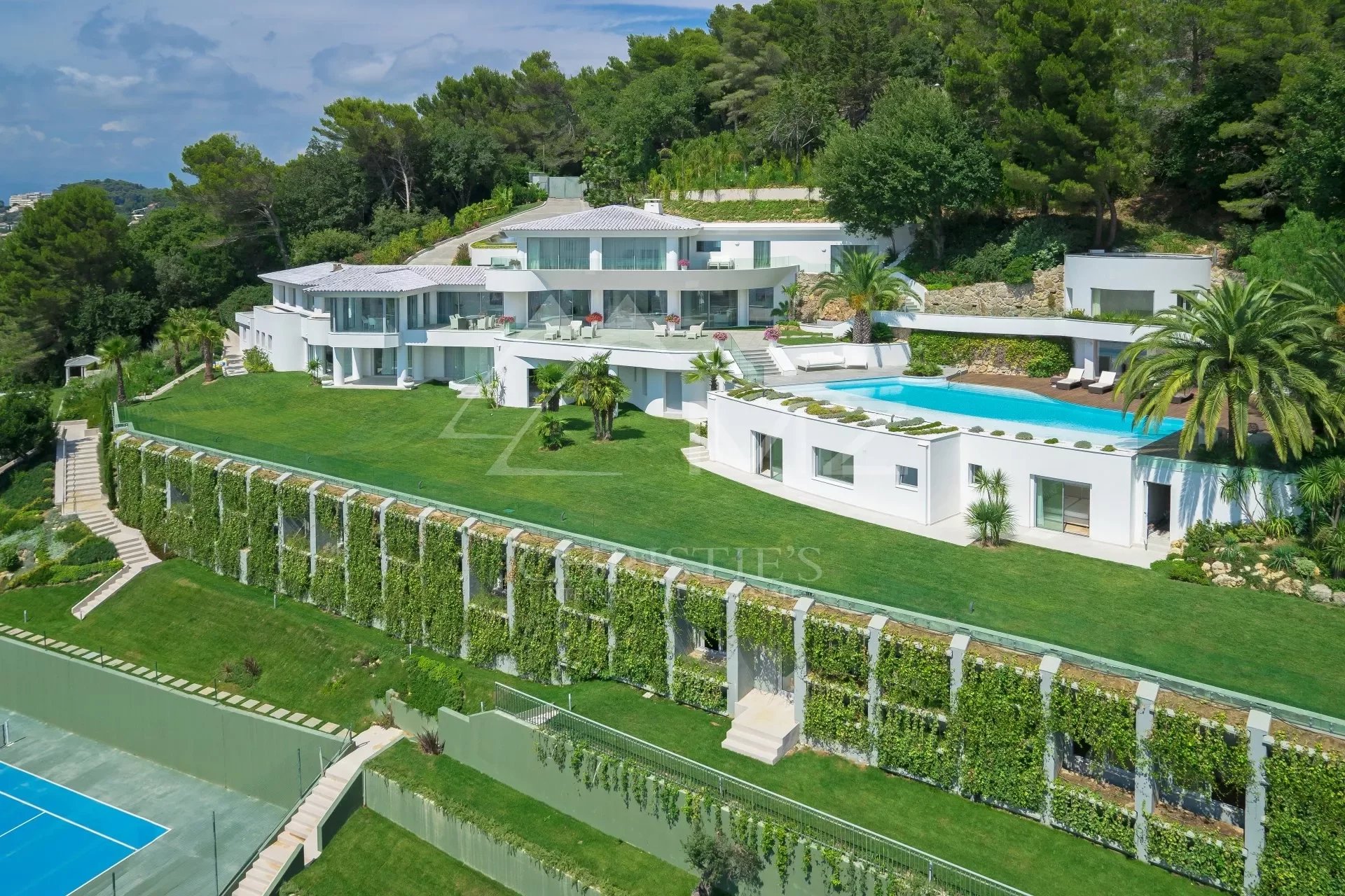 Cannes - Villa surplombant la rade