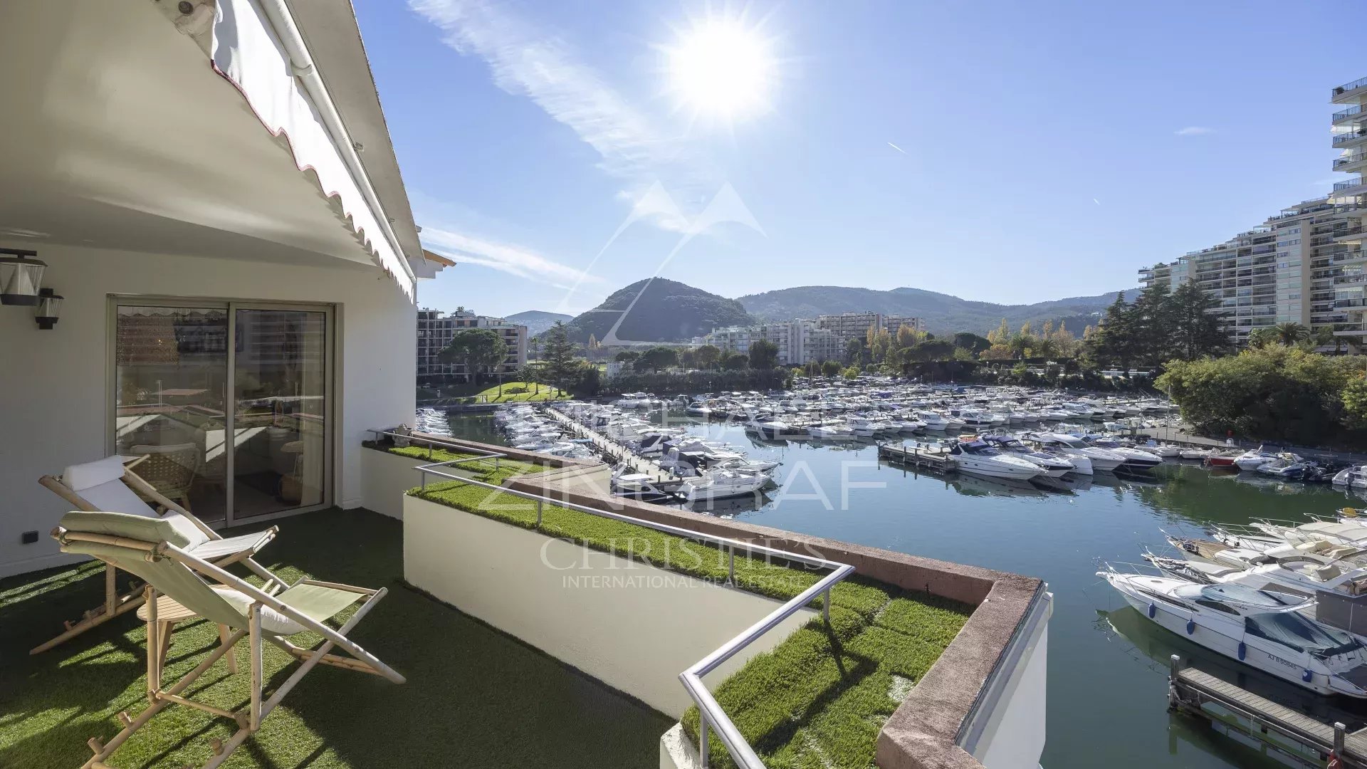 Appartement rénové au dernier étage - Cannes Marina