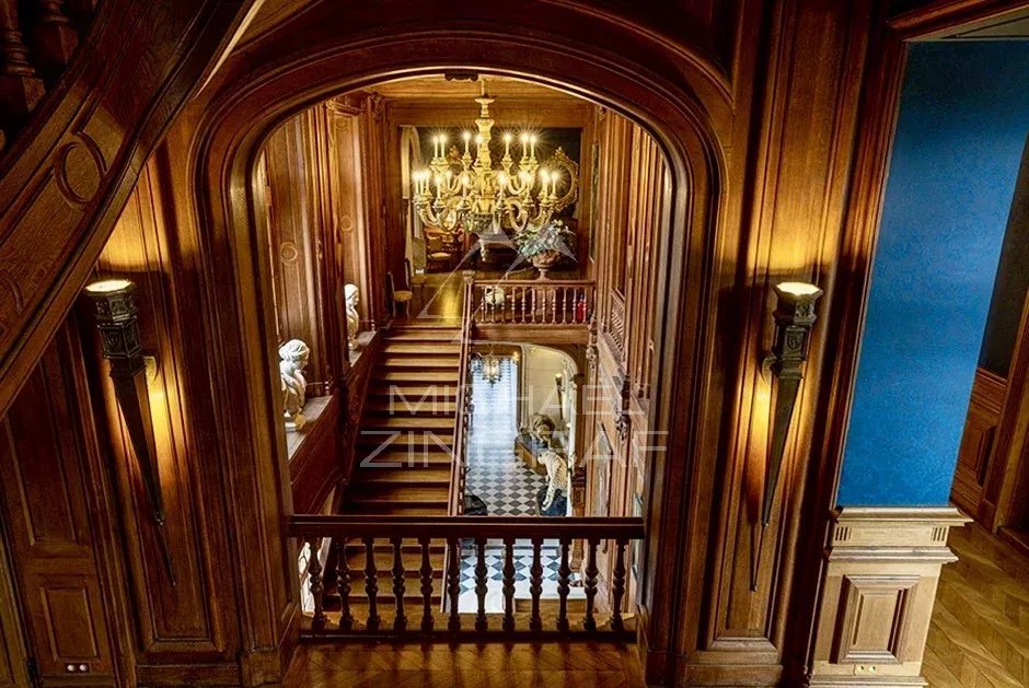 A vendre - Chateau 19ème - Parfait état - 52 hectares
