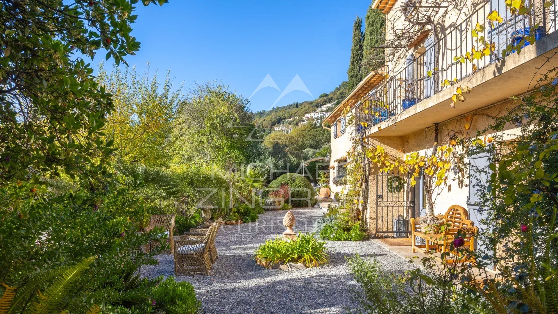 Elegant 18th-Century Farmhouse with Sea-View  & Pool near Village