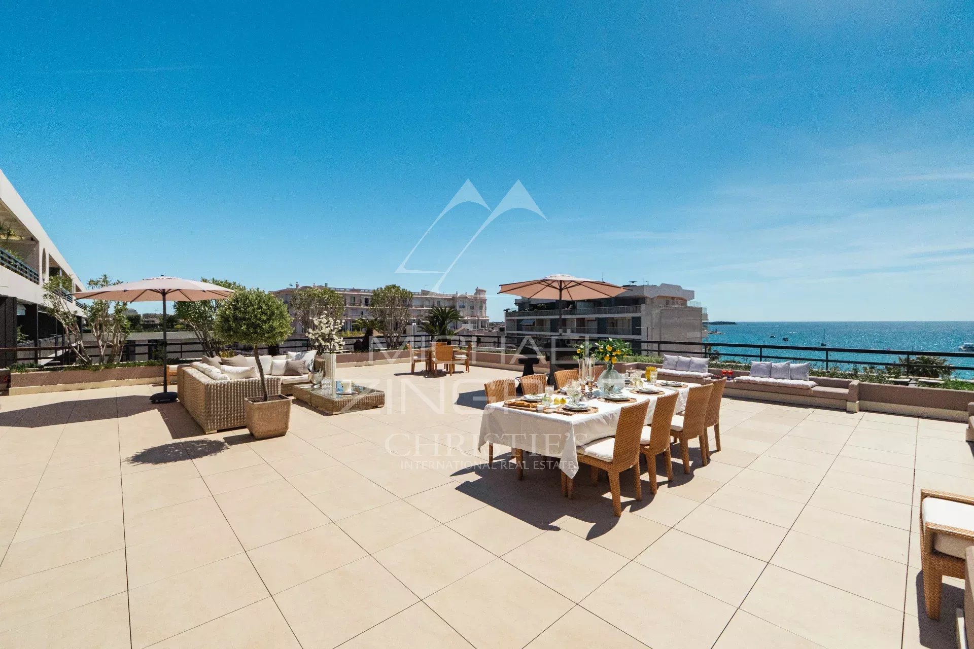 EXCLUSIVITE-CANNES APPARTEMENT D'EXCEPTION  DANS UNE RESIDENCE DE STANDING