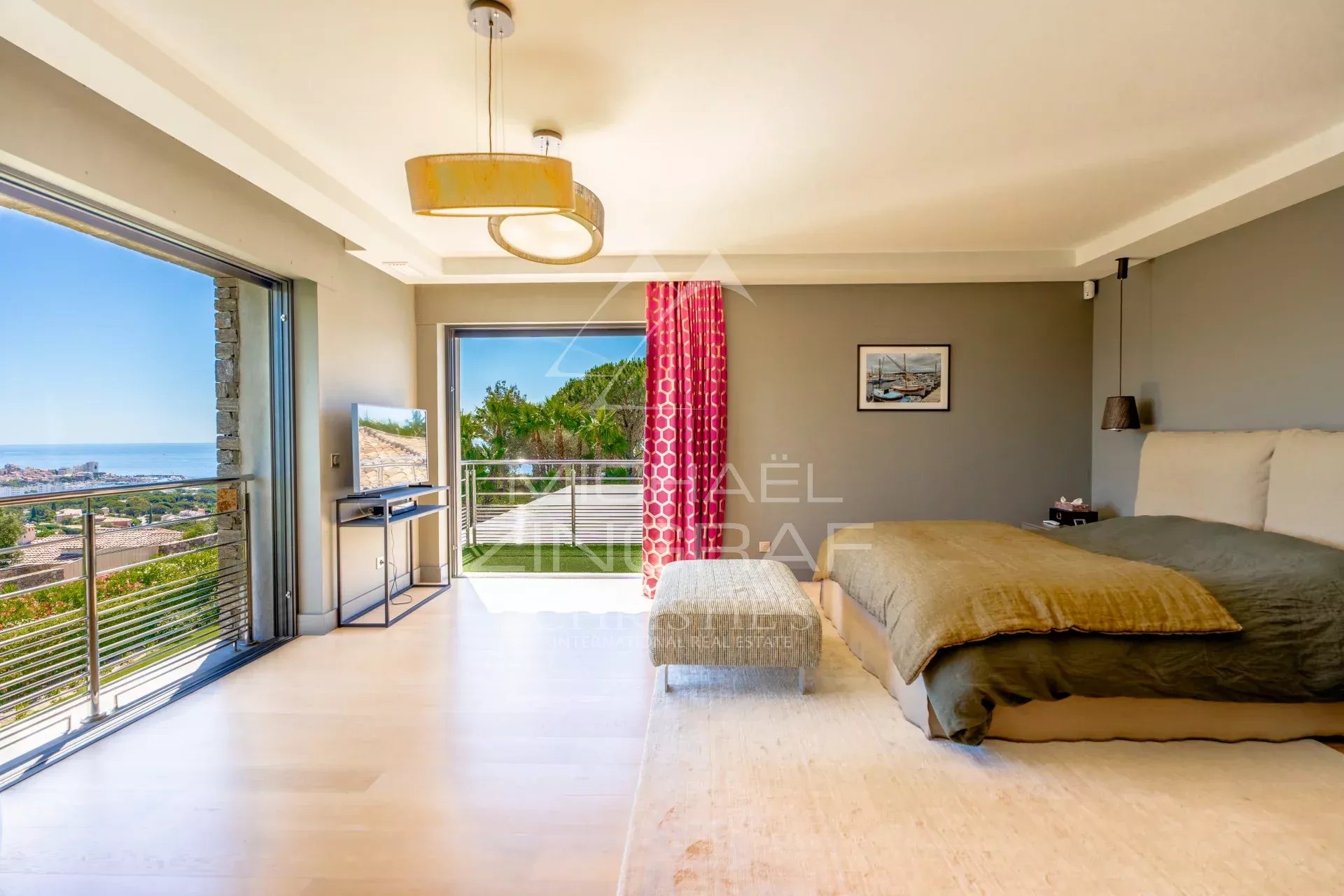 Élégance contemporaine et vue sur le golfe de Saint-Tropez - Sainte-Maxime