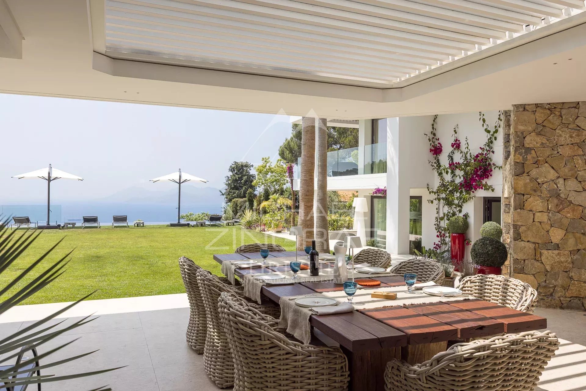 Cannes – Kalifornien – Moderne Villa