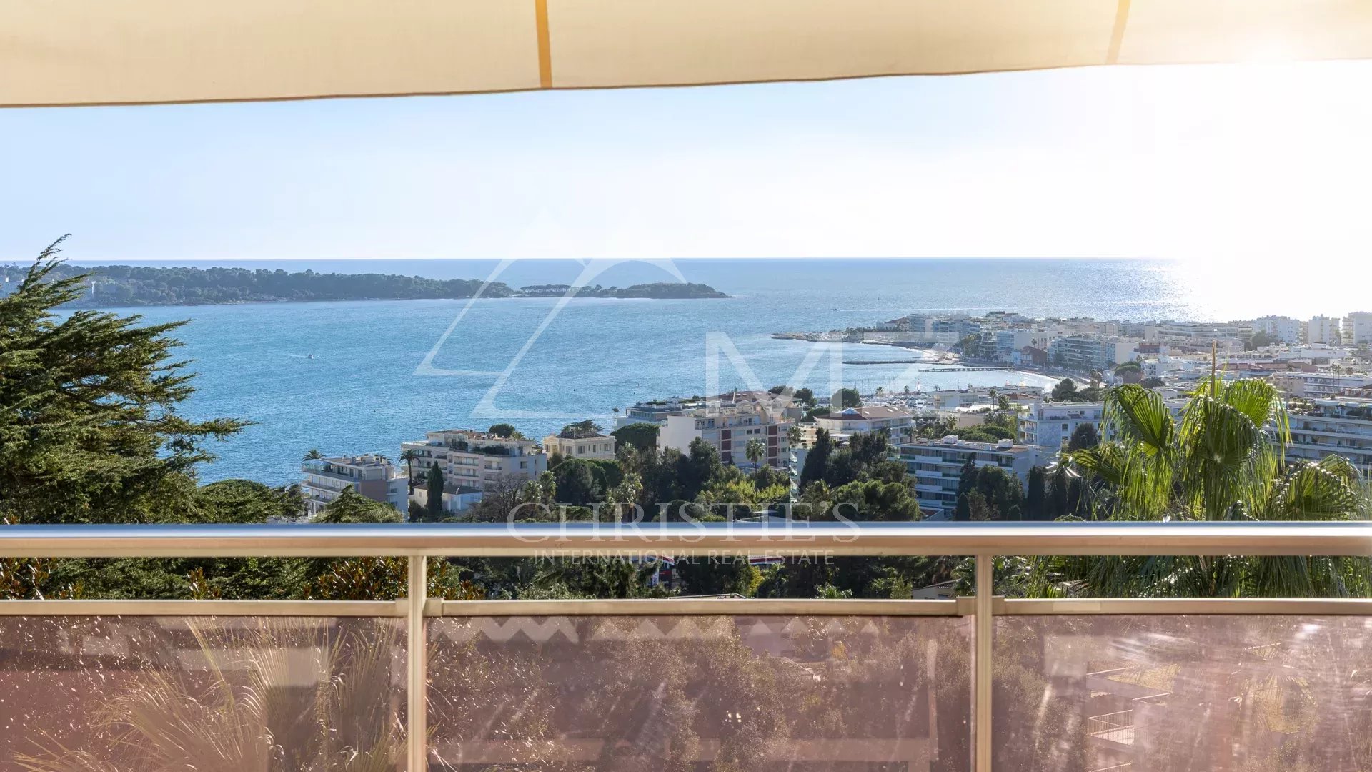 Exceptional top floor apartment