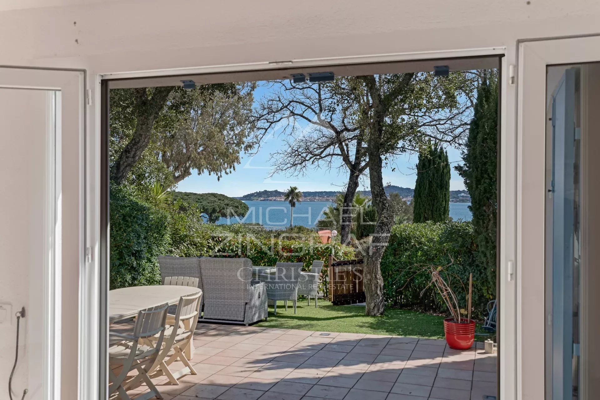 Beauvallon – Charming House with Sea View and Beach Access
