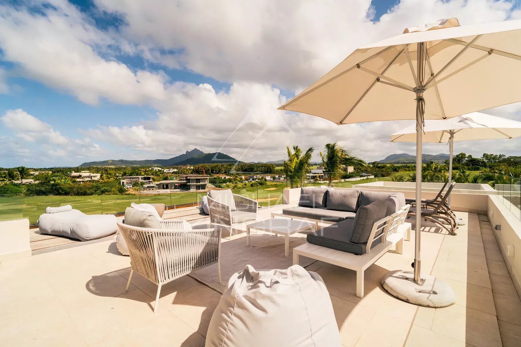 Villa d’Exception avec Vues Panoramiques à Anahita