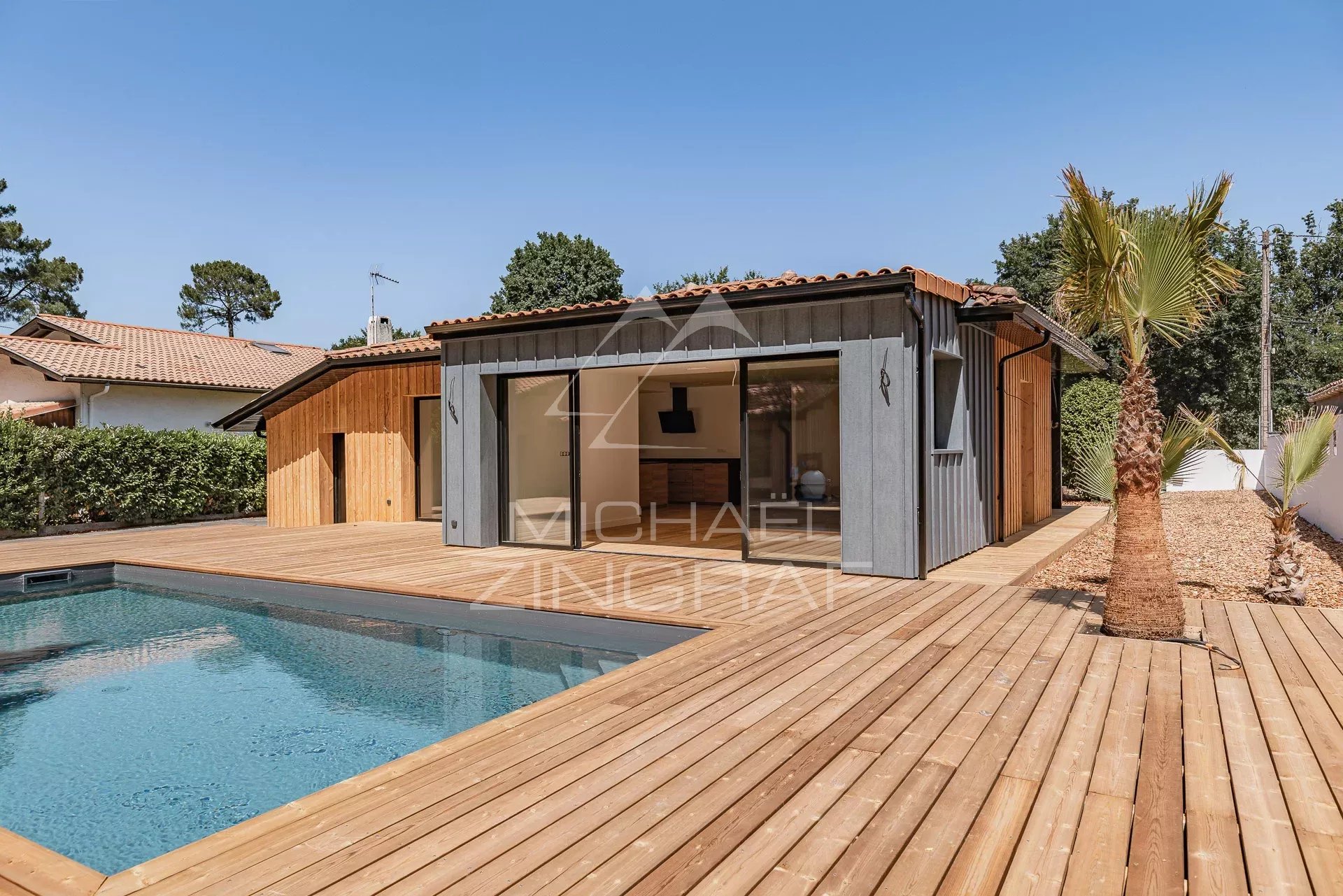 La Hume – a luxury family home with an outbuilding