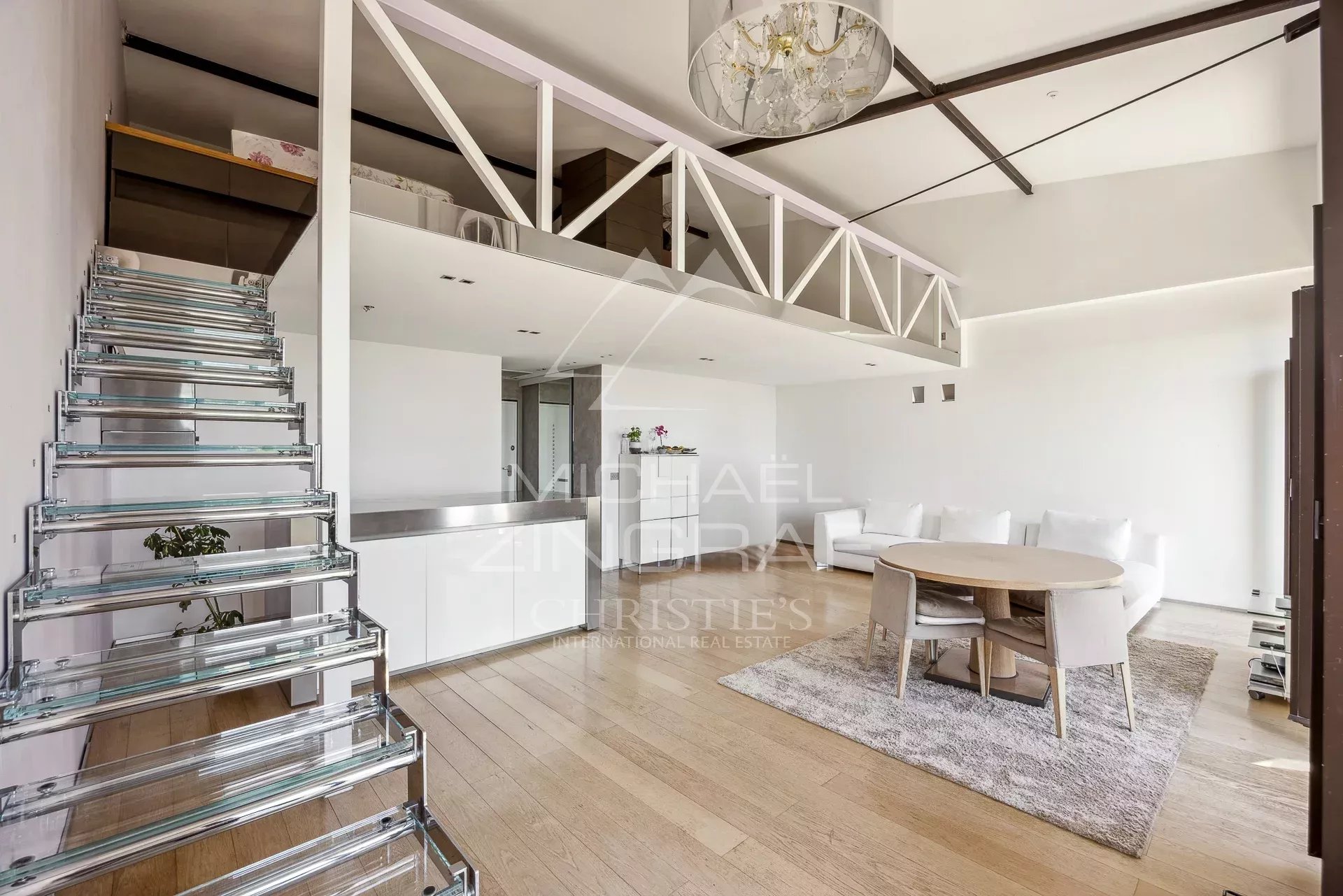 DERNIER ÉTAGE - CARRÉ D'OR - AVENUE DE SUÈDE