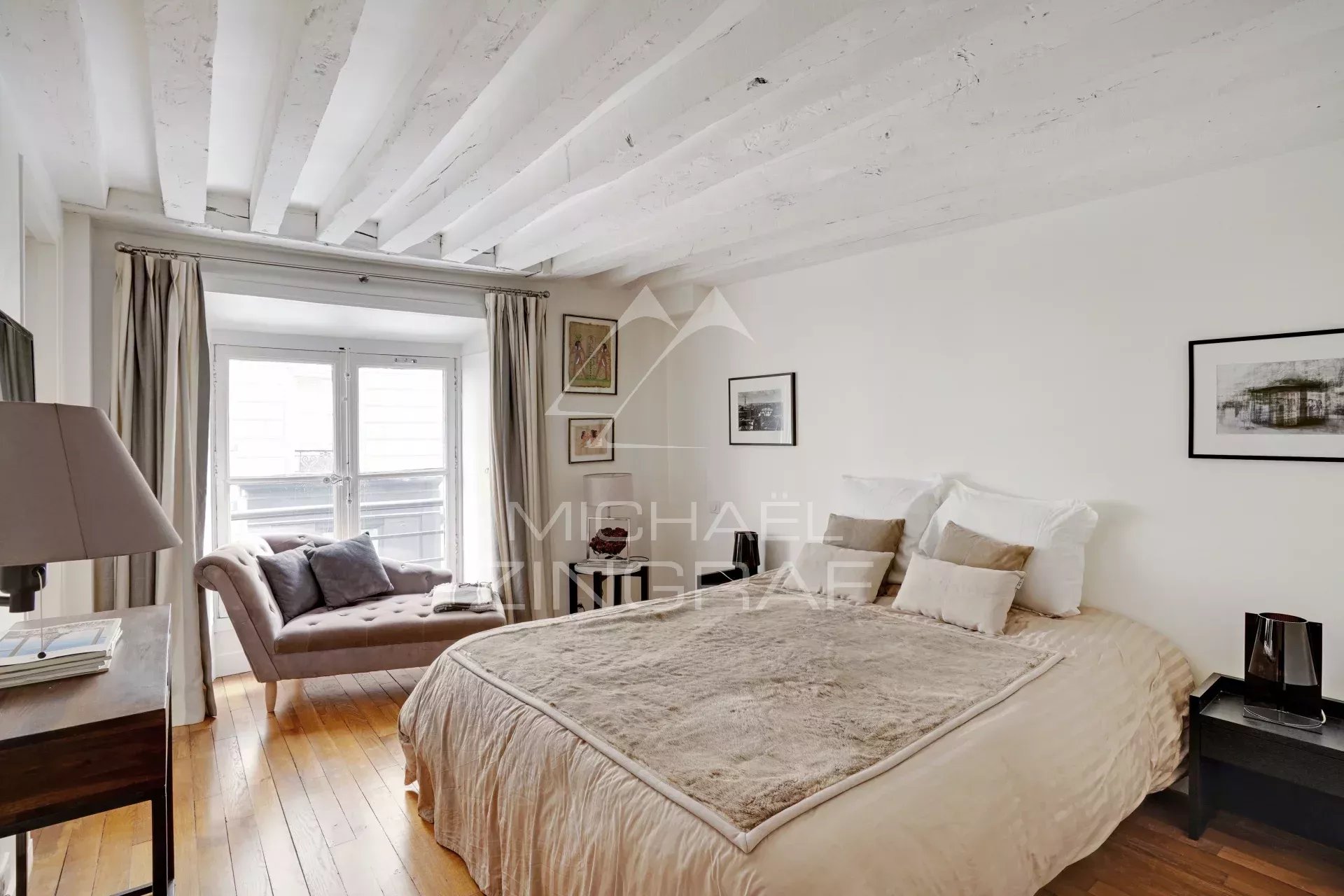 A vendre - Quai Voltaire - 2 suites - Parfait état - Vue Scène