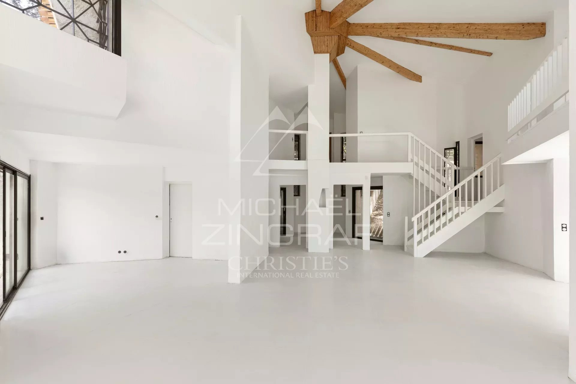 Biot : Charmante villa à rénover avec vue dégagée