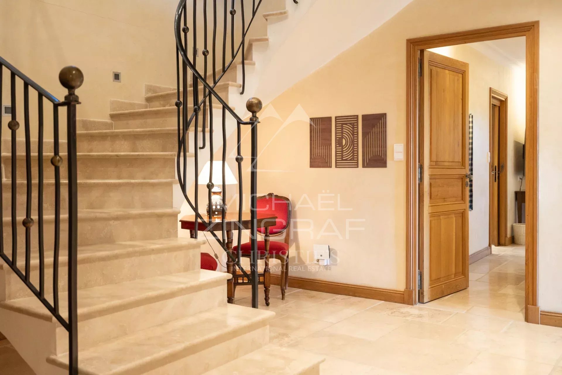 Gordes – Wunderschönes Steinhaus mit Aussicht und Pool, nur wenige Schritte vom Dorfzentrum entfernt